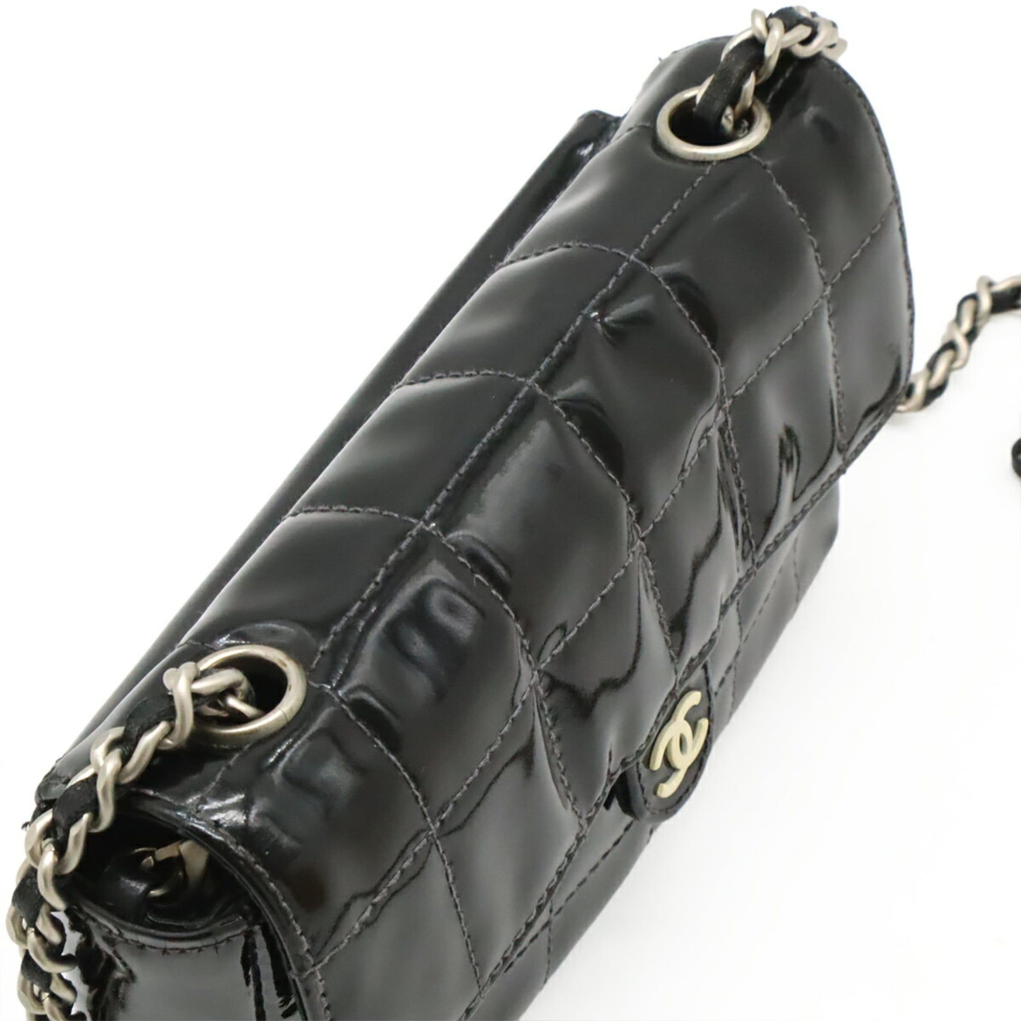 Patent Leather Pouch Shoulder Bag (Pre-Owned) - Chanel - Modalova