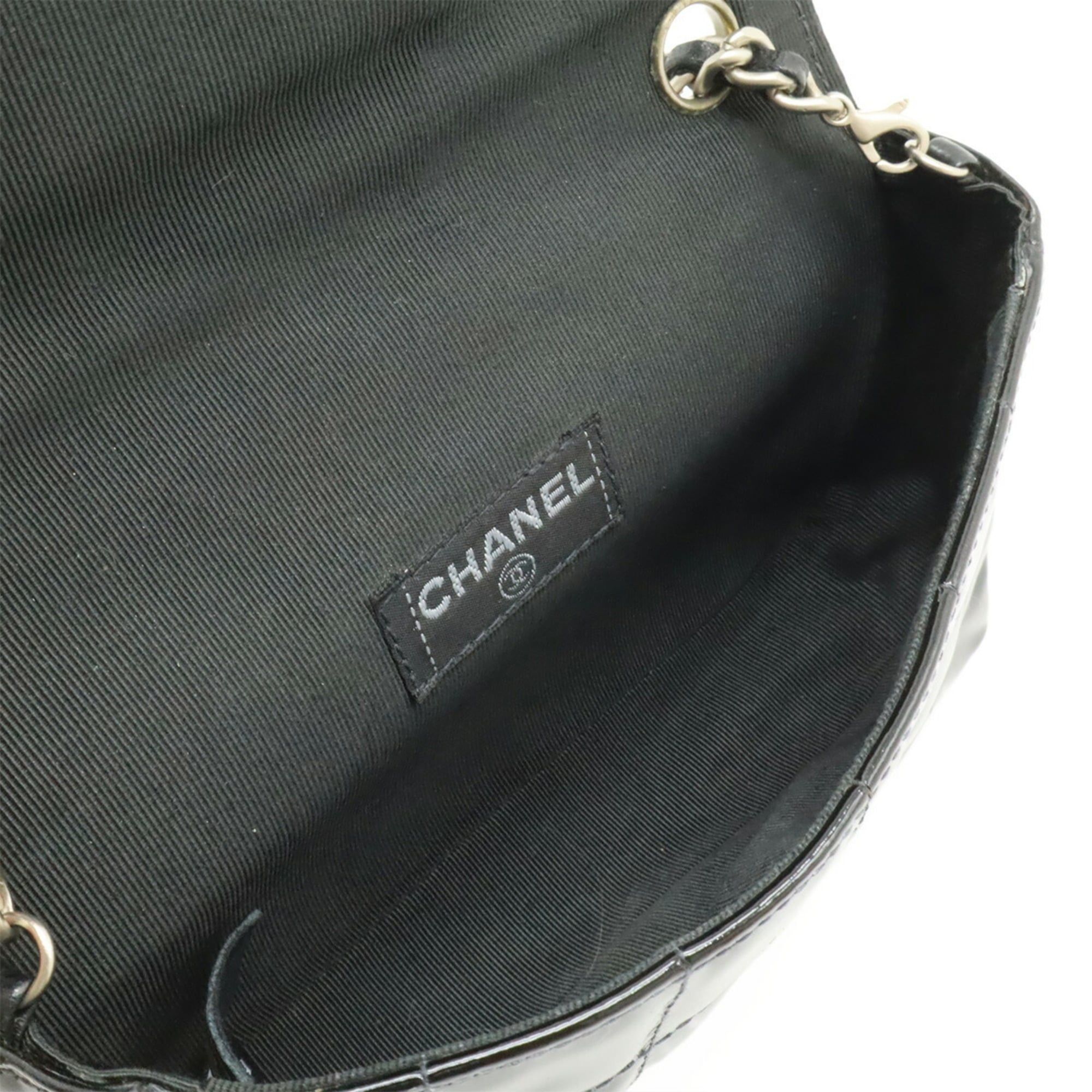 Patent Leather Pouch Shoulder Bag (Pre-Owned) - Chanel - Modalova
