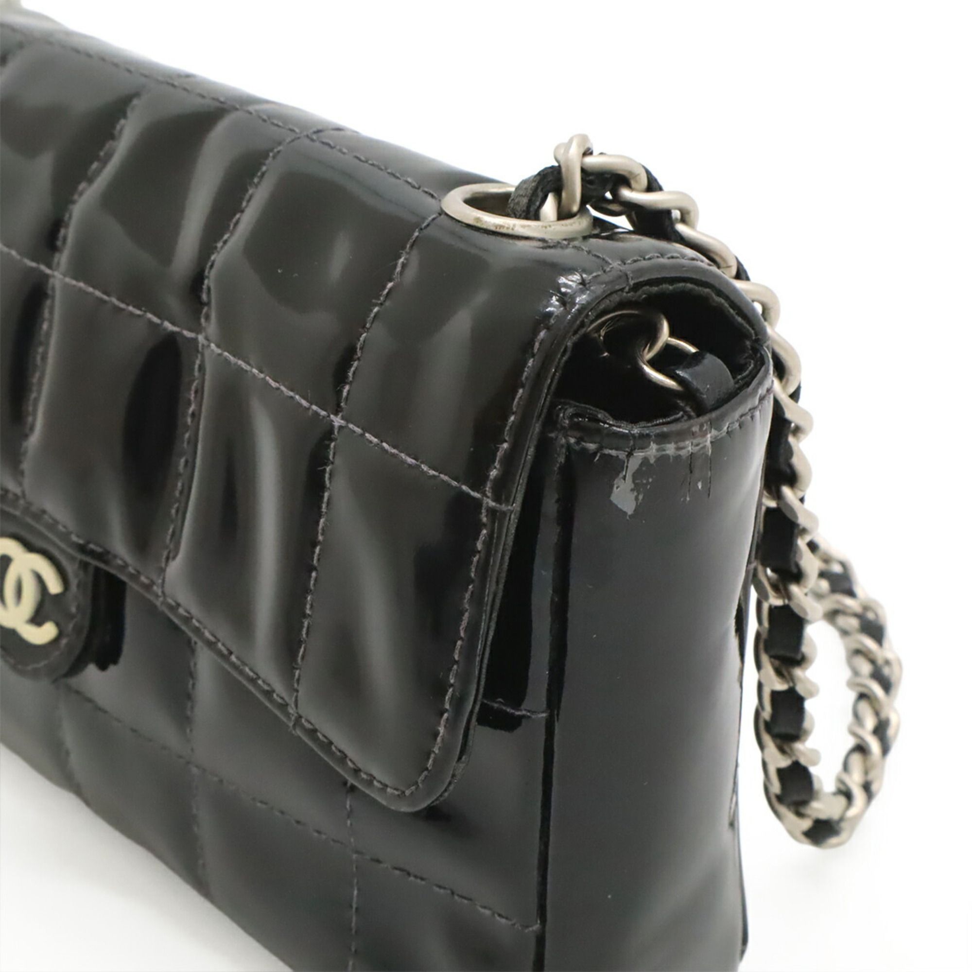 Patent Leather Pouch Shoulder Bag (Pre-Owned) - Chanel - Modalova
