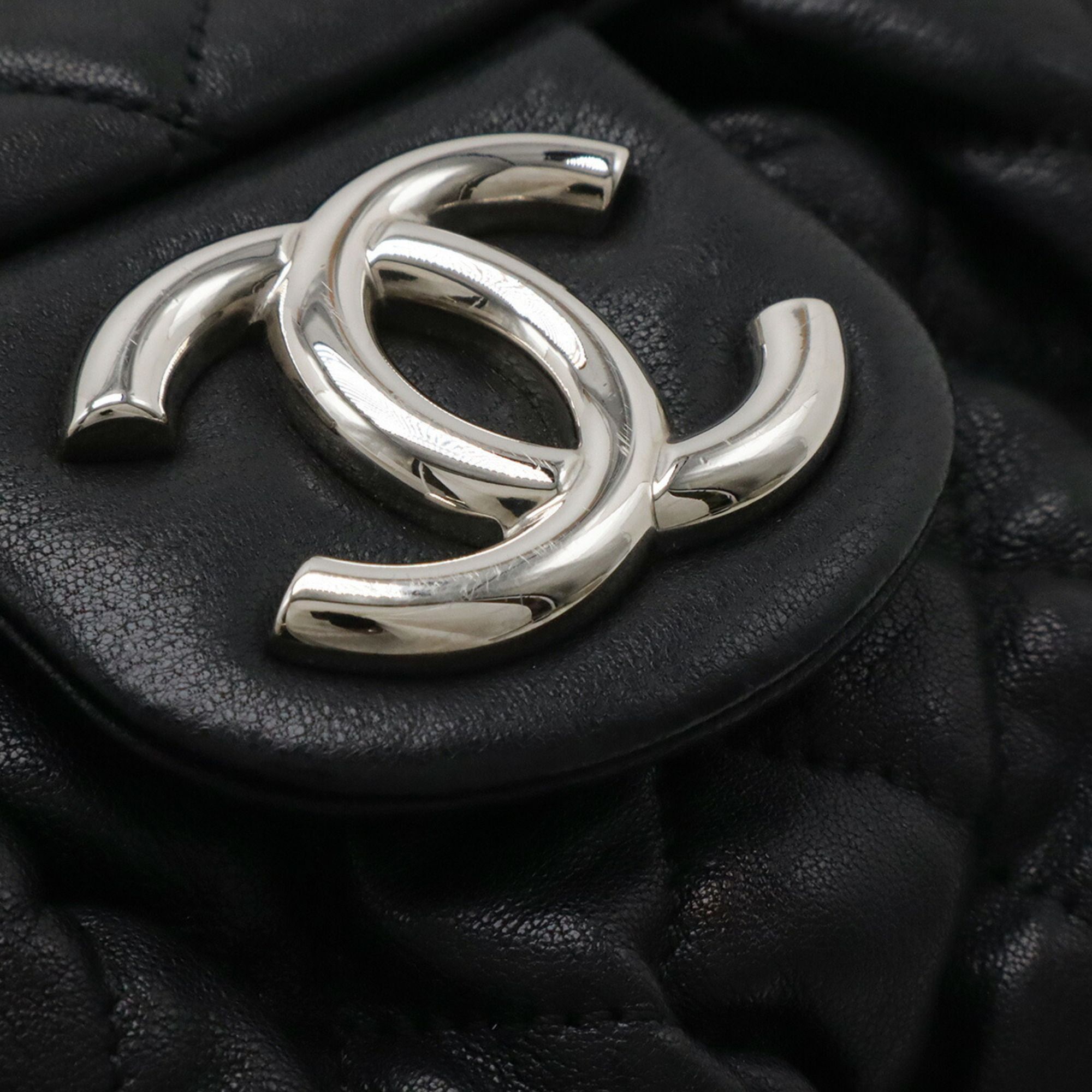 Leather Shoulder Bag (Pre-Owned) - Chanel - Modalova