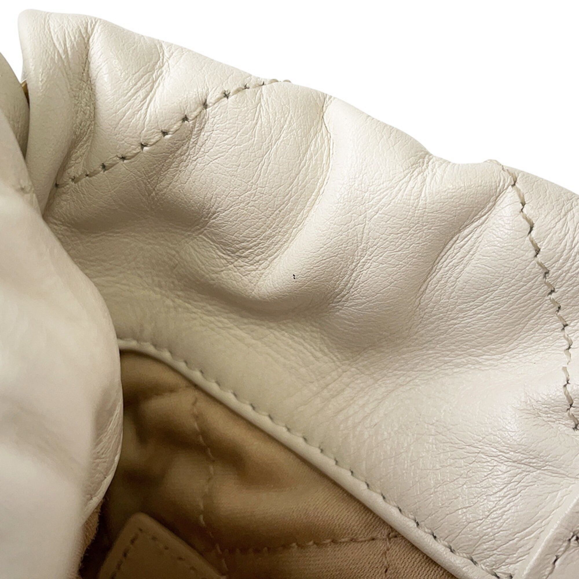 Chanel White Handbag (Pre-Owned) - Chanel - Modalova