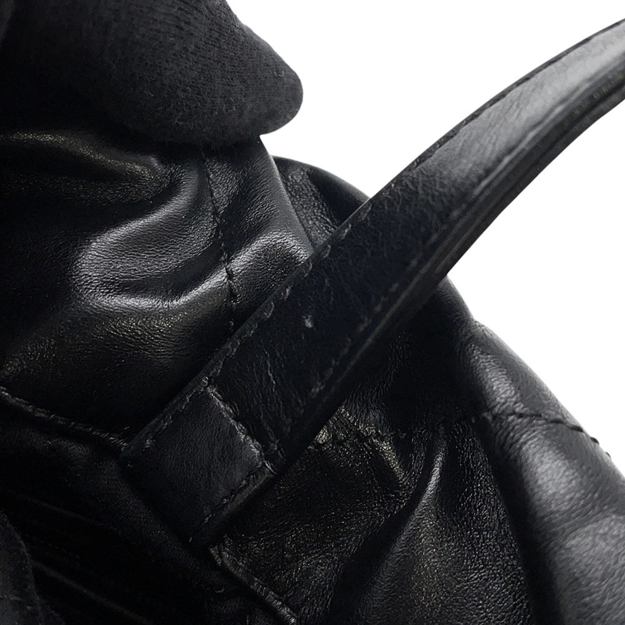 Chanel Black Handbag (Pre-Owned) - Chanel - Modalova