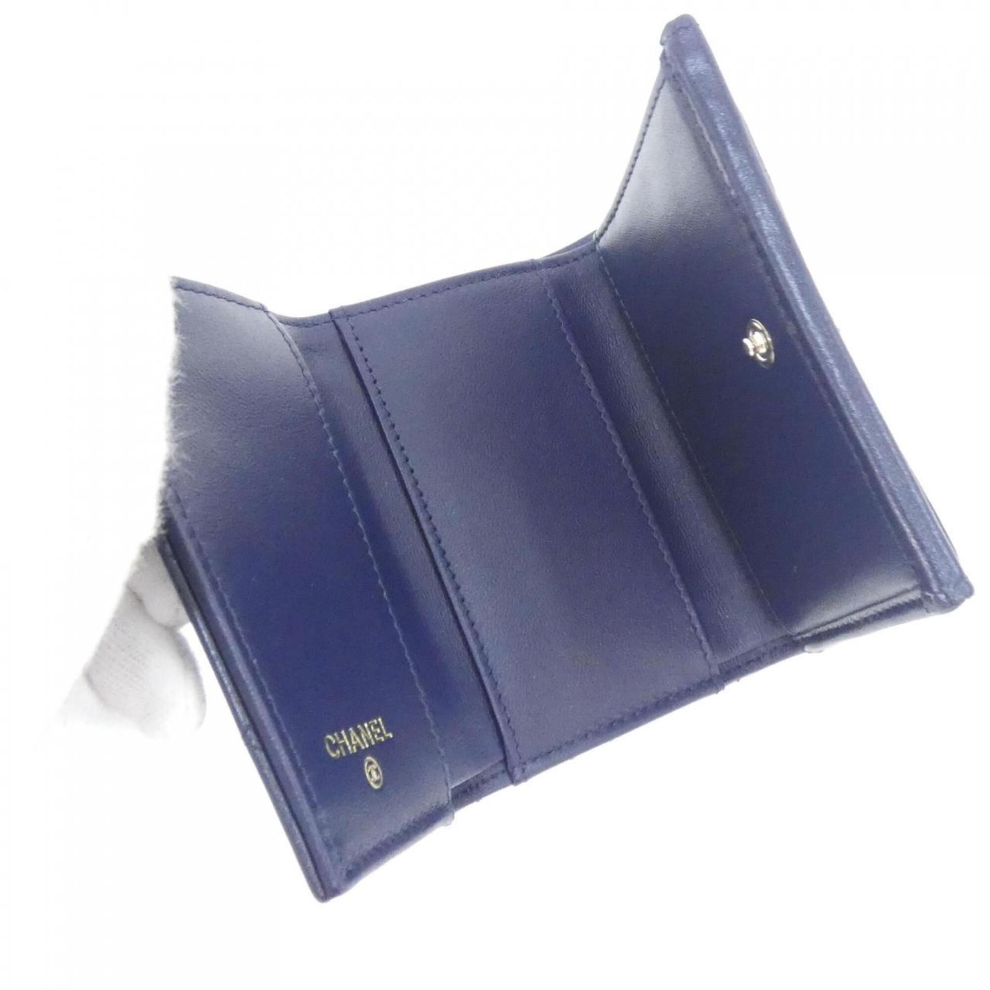 Leather Wallet (Tri-Fold) (Pre-Owned) - Chanel - Modalova