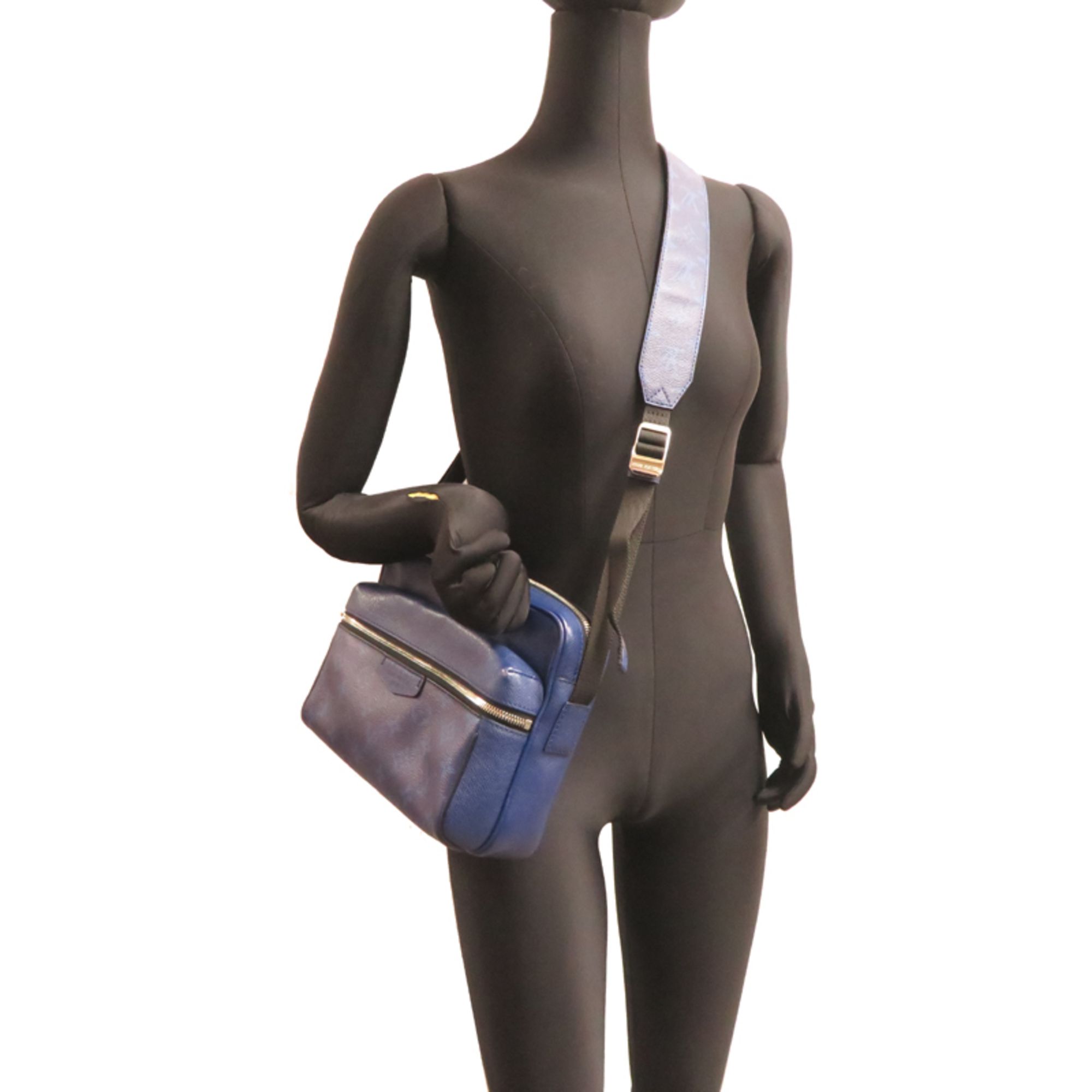 Taigarama Messenger Bag (Pre-Owned) - Louis Vuitton - Modalova