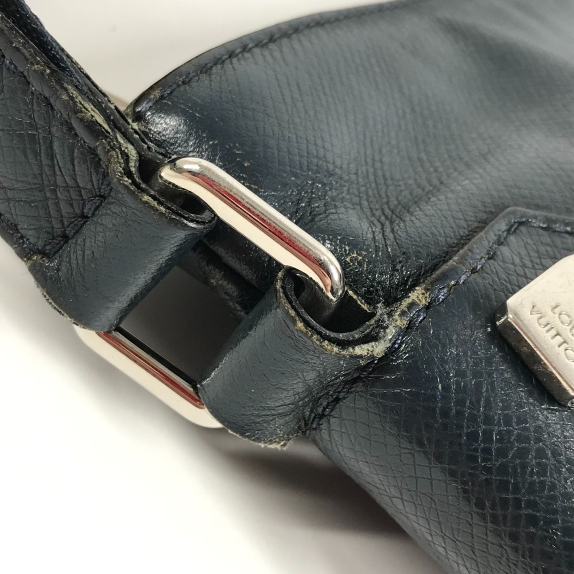 Taiga Leather Pochette Shoulder Bag (Pre-Owned) - Louis Vuitton - Modalova