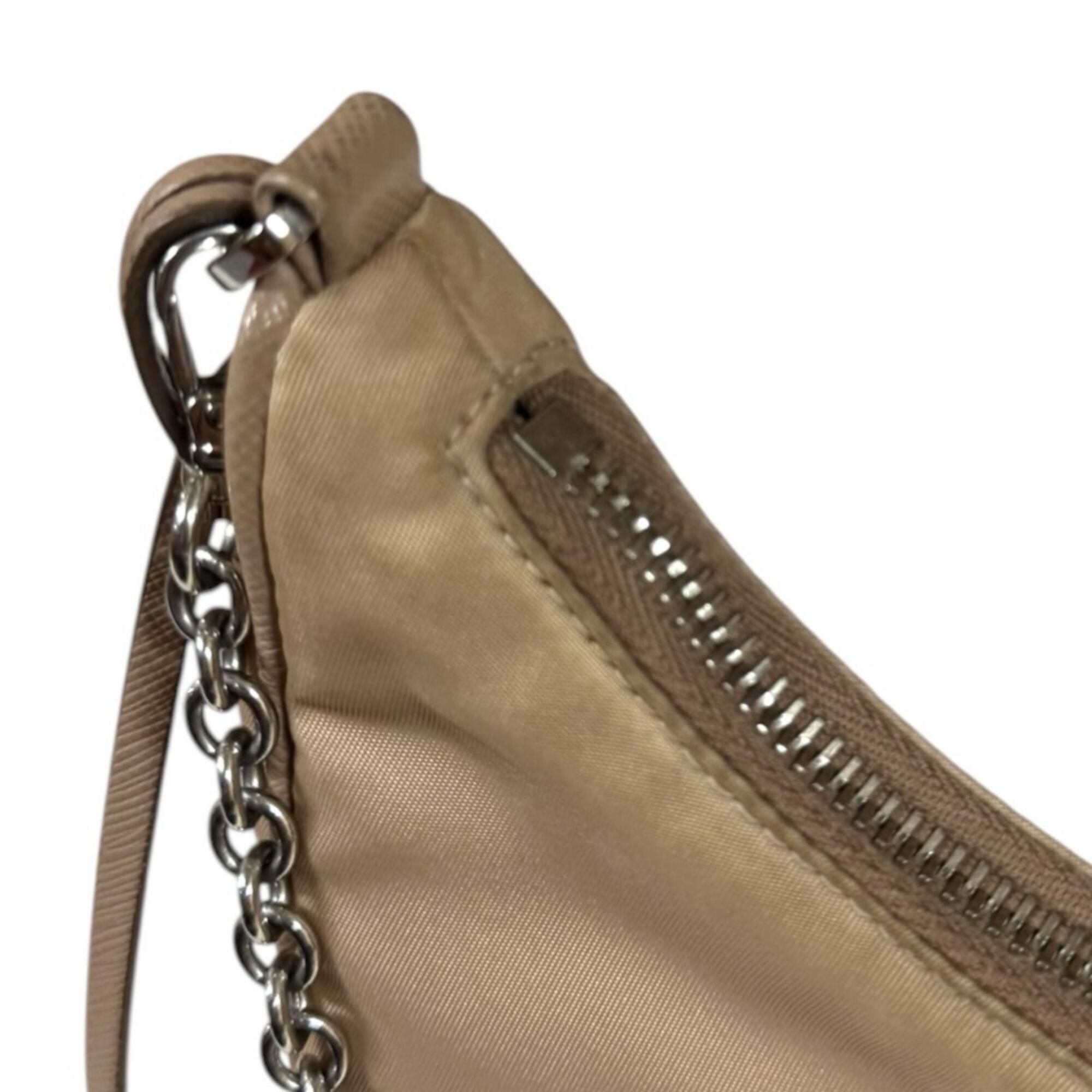 Nude Nylon Shoulder Bag (Pre-Owned) - Prada - Modalova