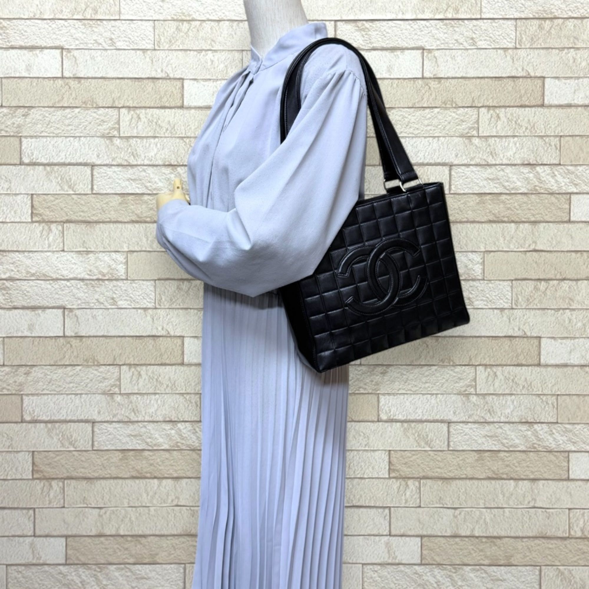 Leather Shoulder Bag (Pre-Owned) - Chanel - Modalova