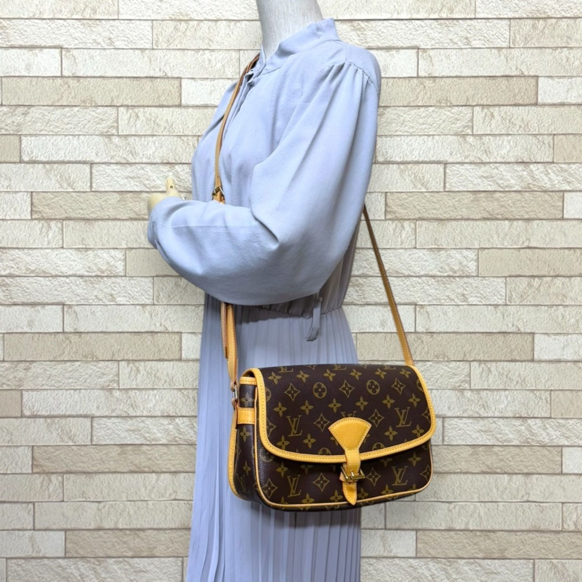 Monogram Canvas Shoulder Bag (Pre-Owned) - Louis Vuitton - Modalova