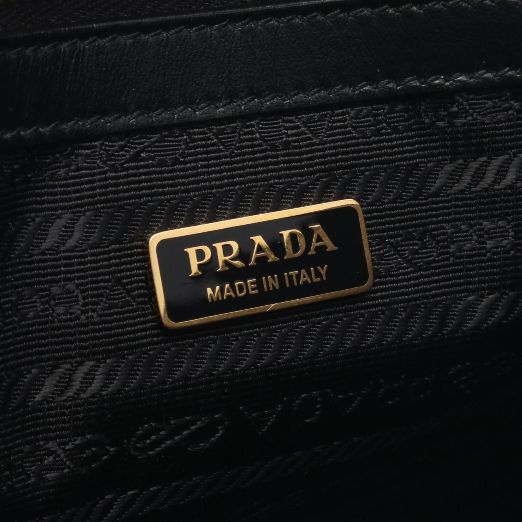 Saffiano Triangle Handbag (Pre-Owned) - Prada - Modalova