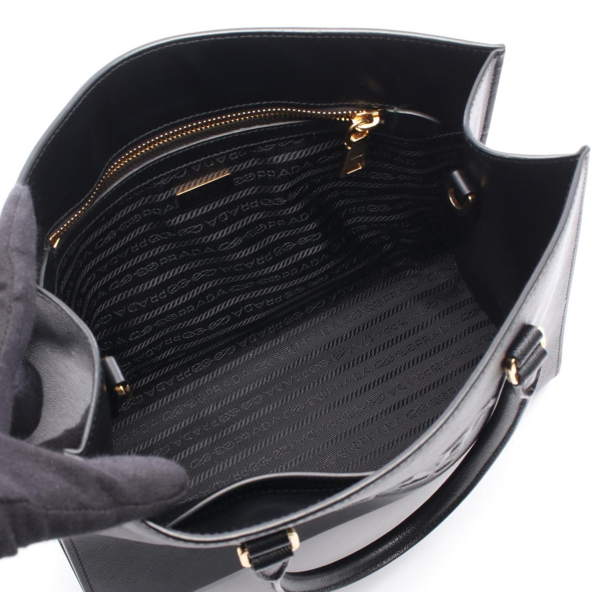 Saffiano Triangle Handbag (Pre-Owned) - Prada - Modalova