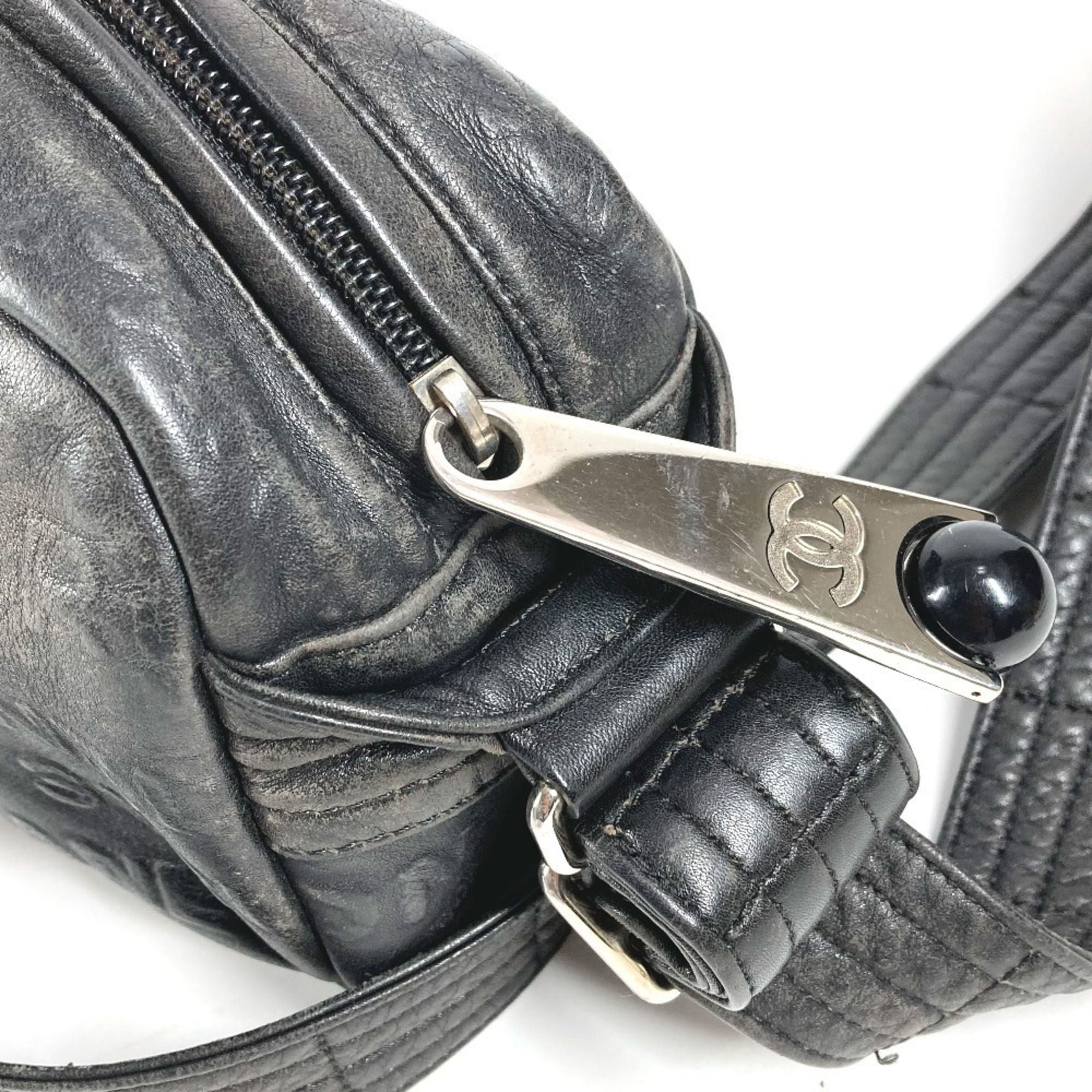 Leather Pochette Shoulder Bag (Pre-Owned) - Chanel - Modalova