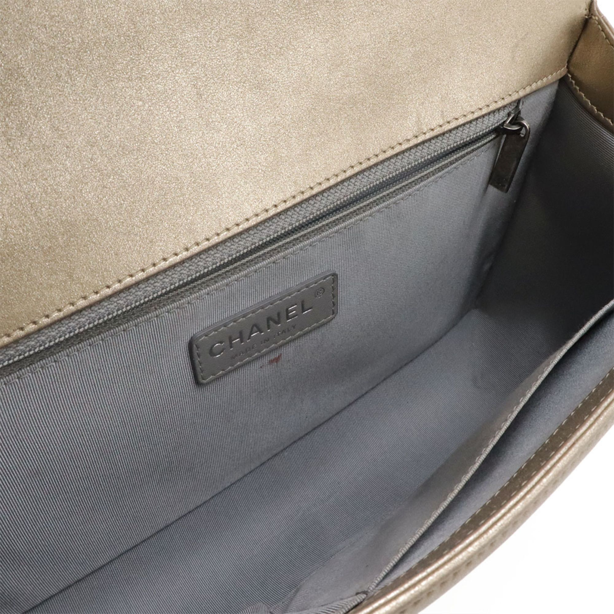 Matelasse Leather Shoulder Bag (Pre-Owned) - Chanel - Modalova