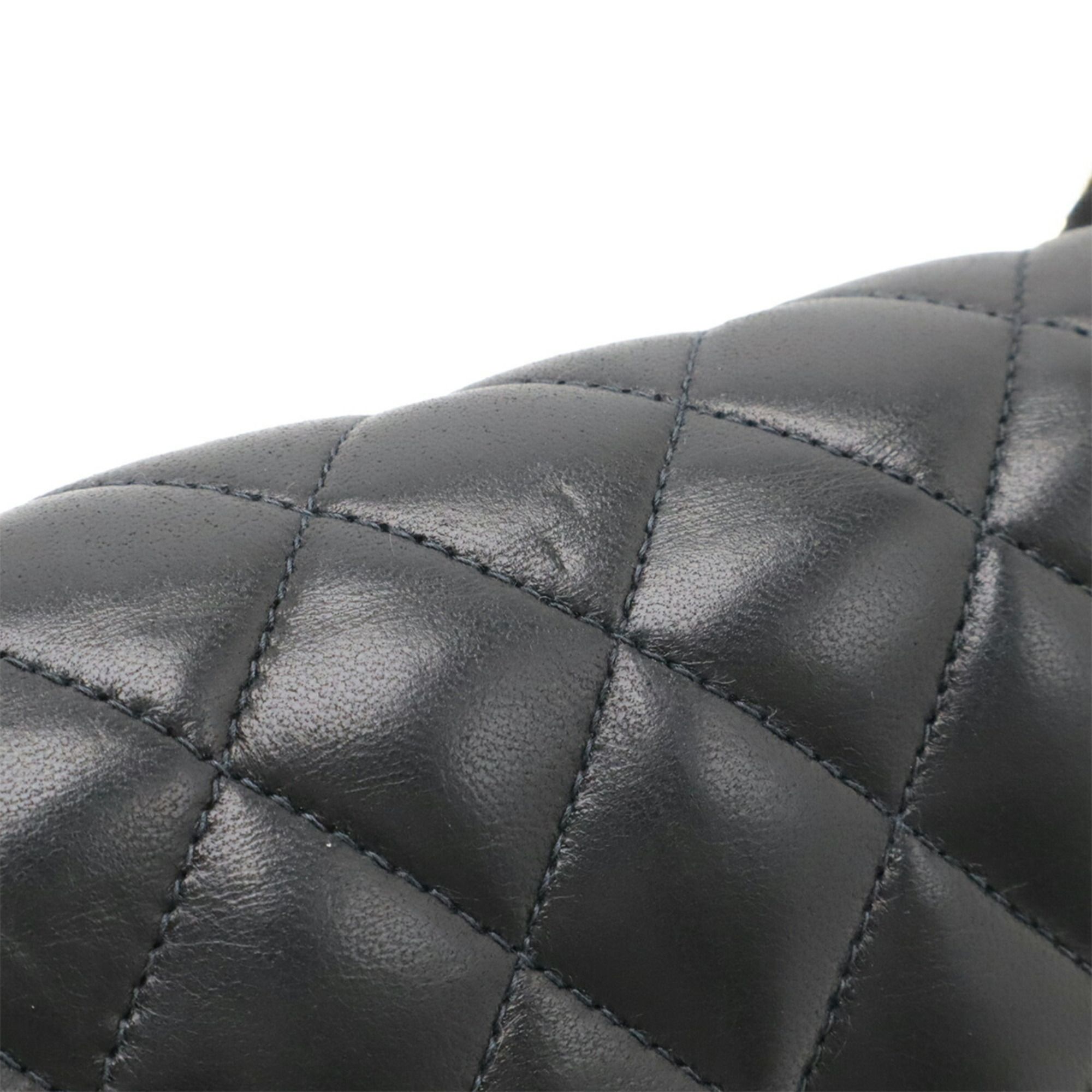 Matelasse Leather Shoulder Bag (Pre-Owned) - Chanel - Modalova