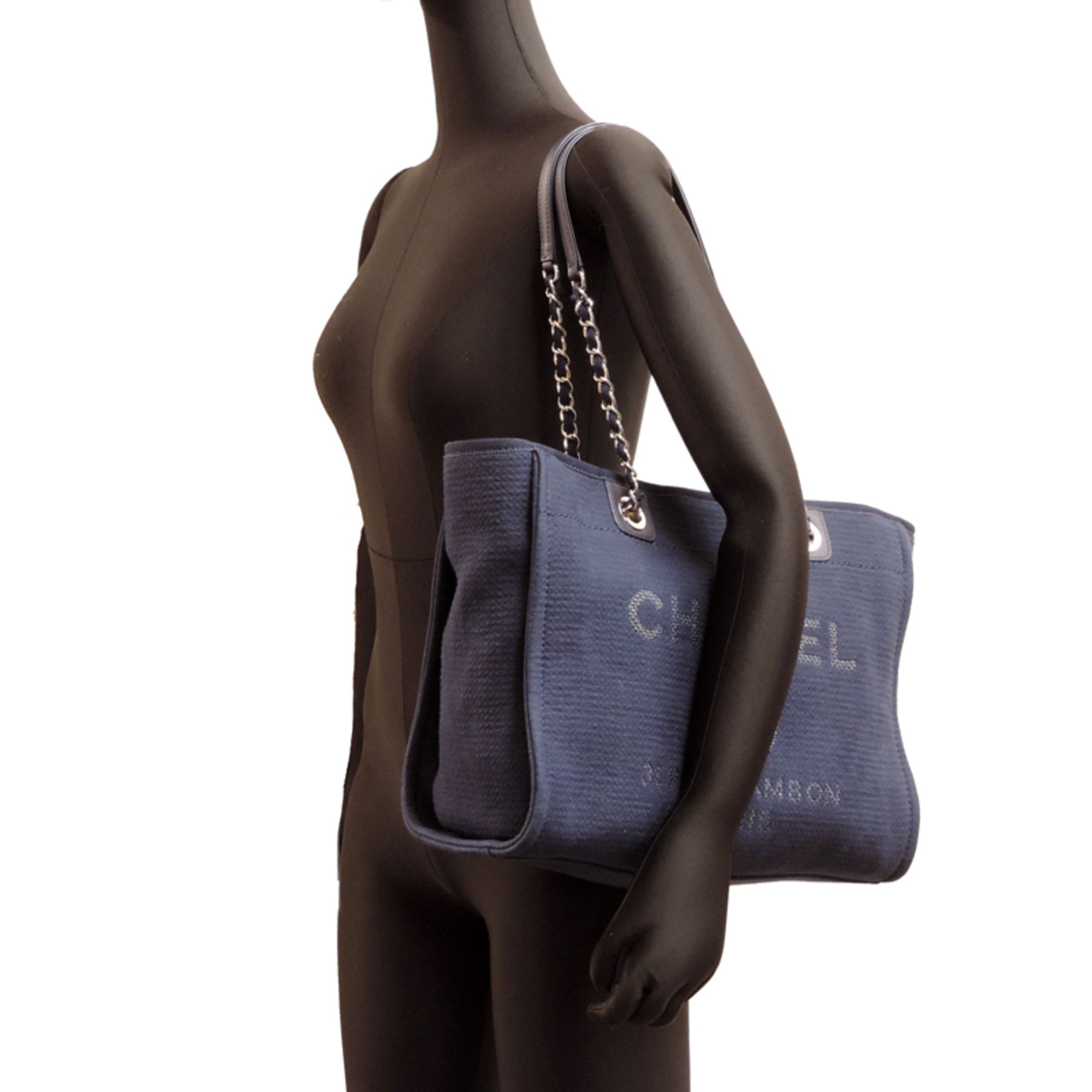 Canvas Leather Pouch Shoulder Bag (Pre-Owned) - Chanel - Modalova