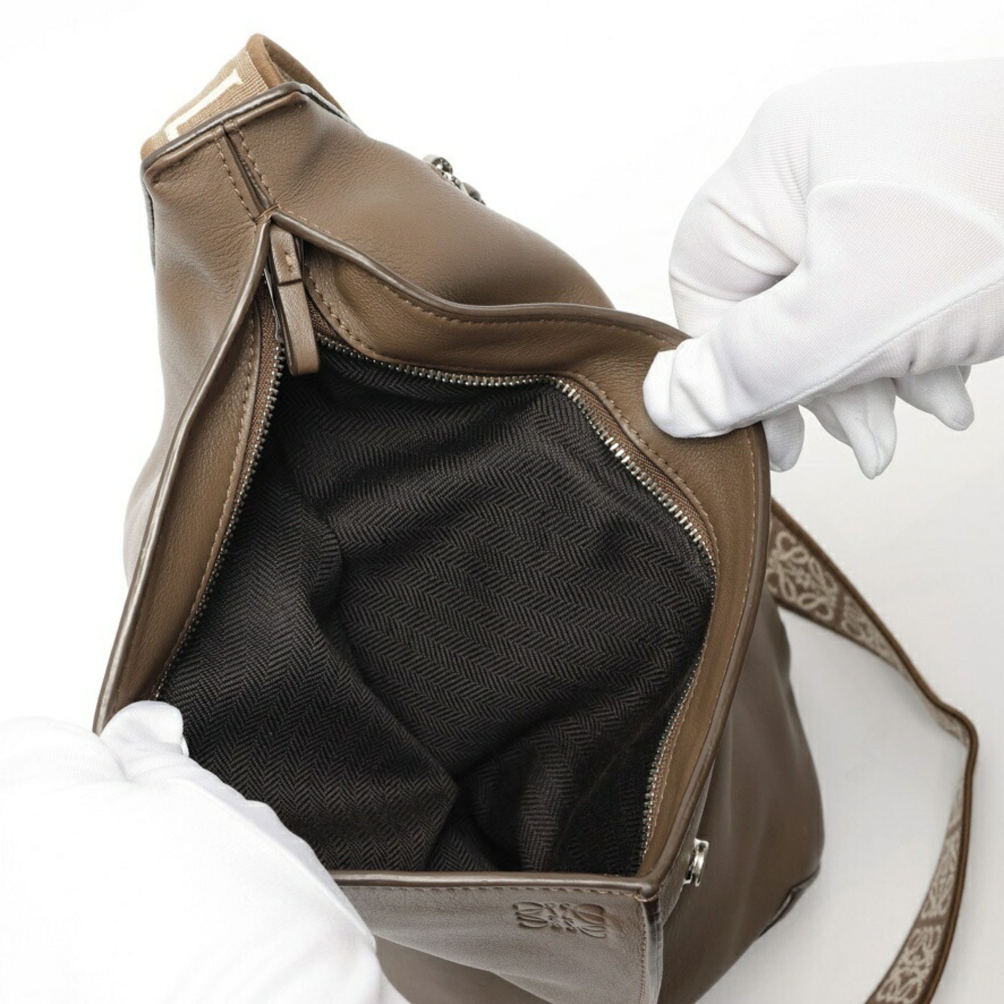 Anton Leather Shoulder Bag (Pre-Owned) - Loewe - Modalova