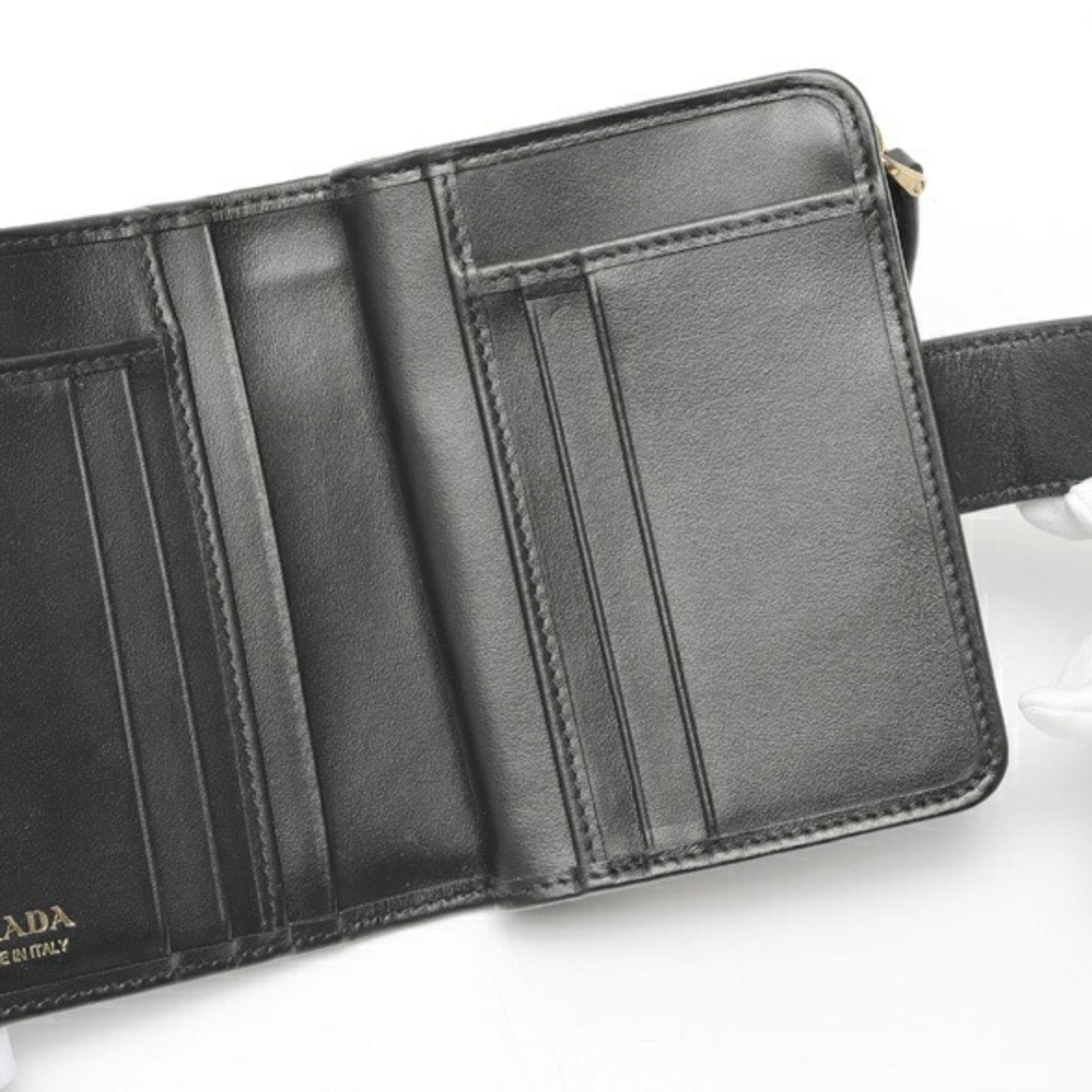 Leather Wallet (Bi-Fold) (Pre-Owned) - Prada - Modalova