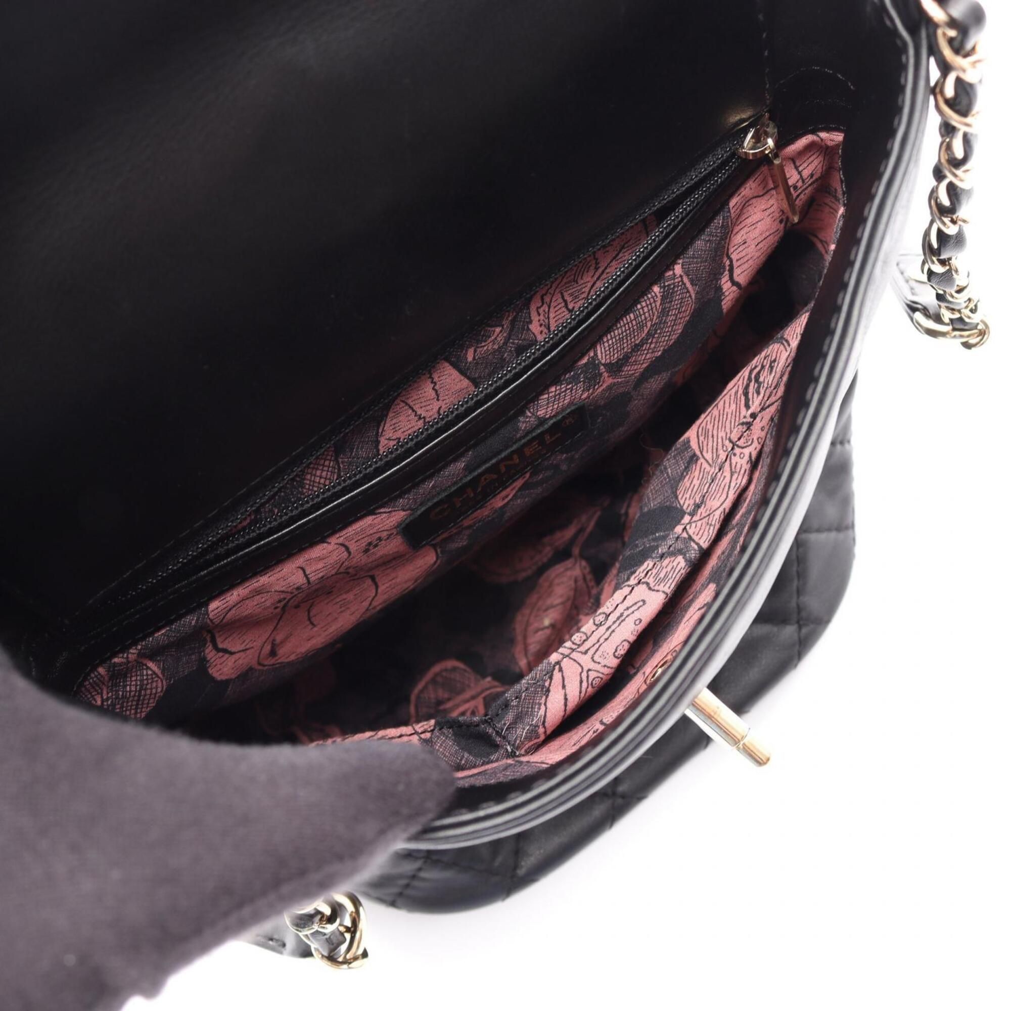 Matelasse Leather Handbag Shoulder Bag (Pre-Owned) - Chanel - Modalova