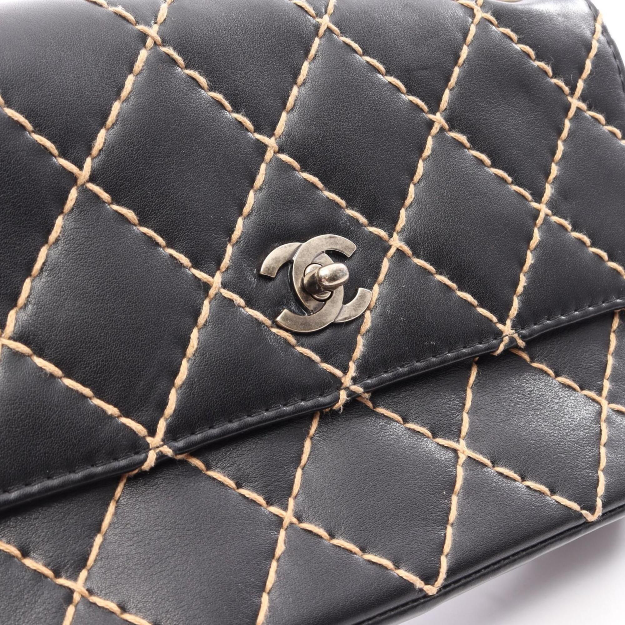 Wild Stitch Leather Handbag Shoulder Bag (Pre-Owned) - Chanel - Modalova