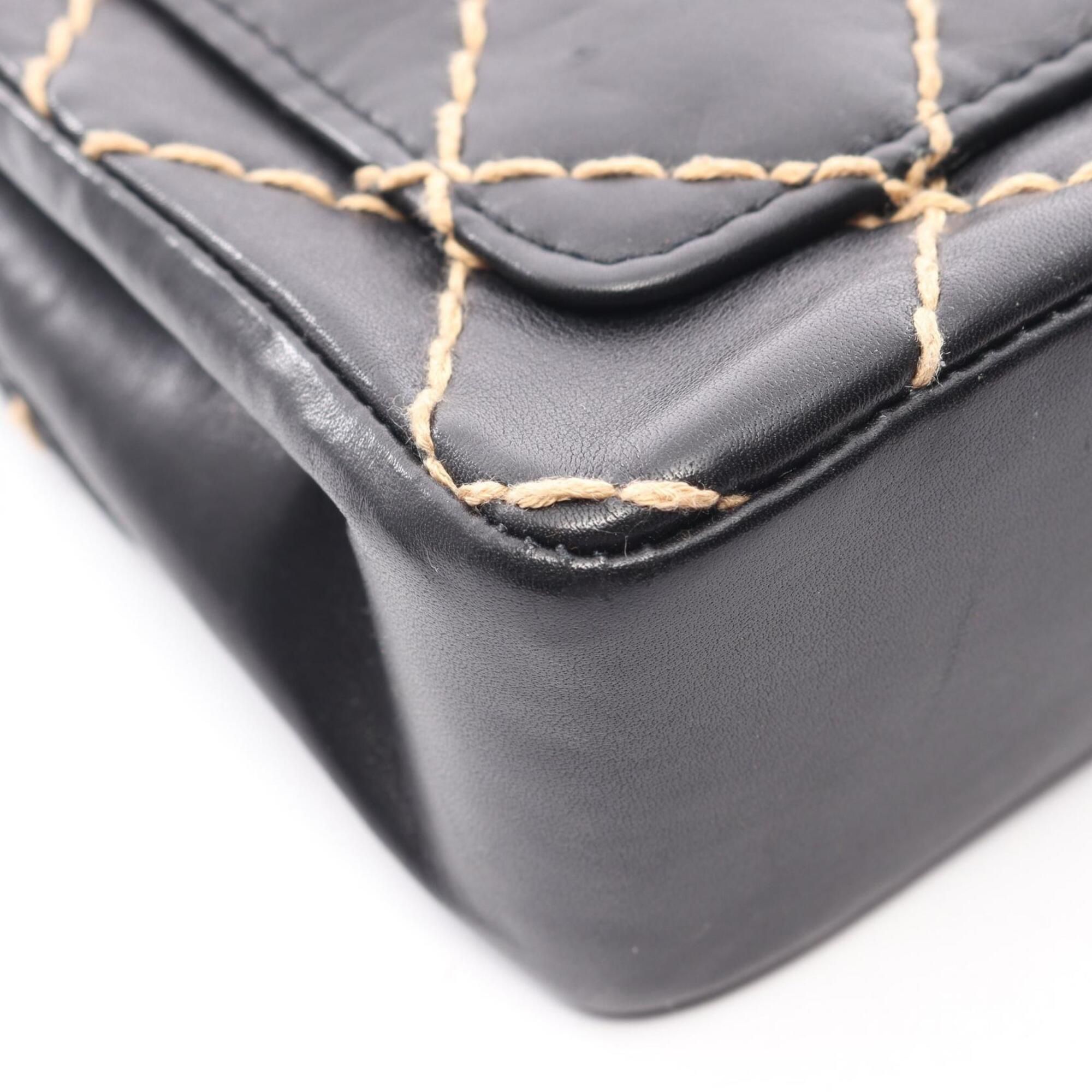 Wild Stitch Leather Handbag Shoulder Bag (Pre-Owned) - Chanel - Modalova