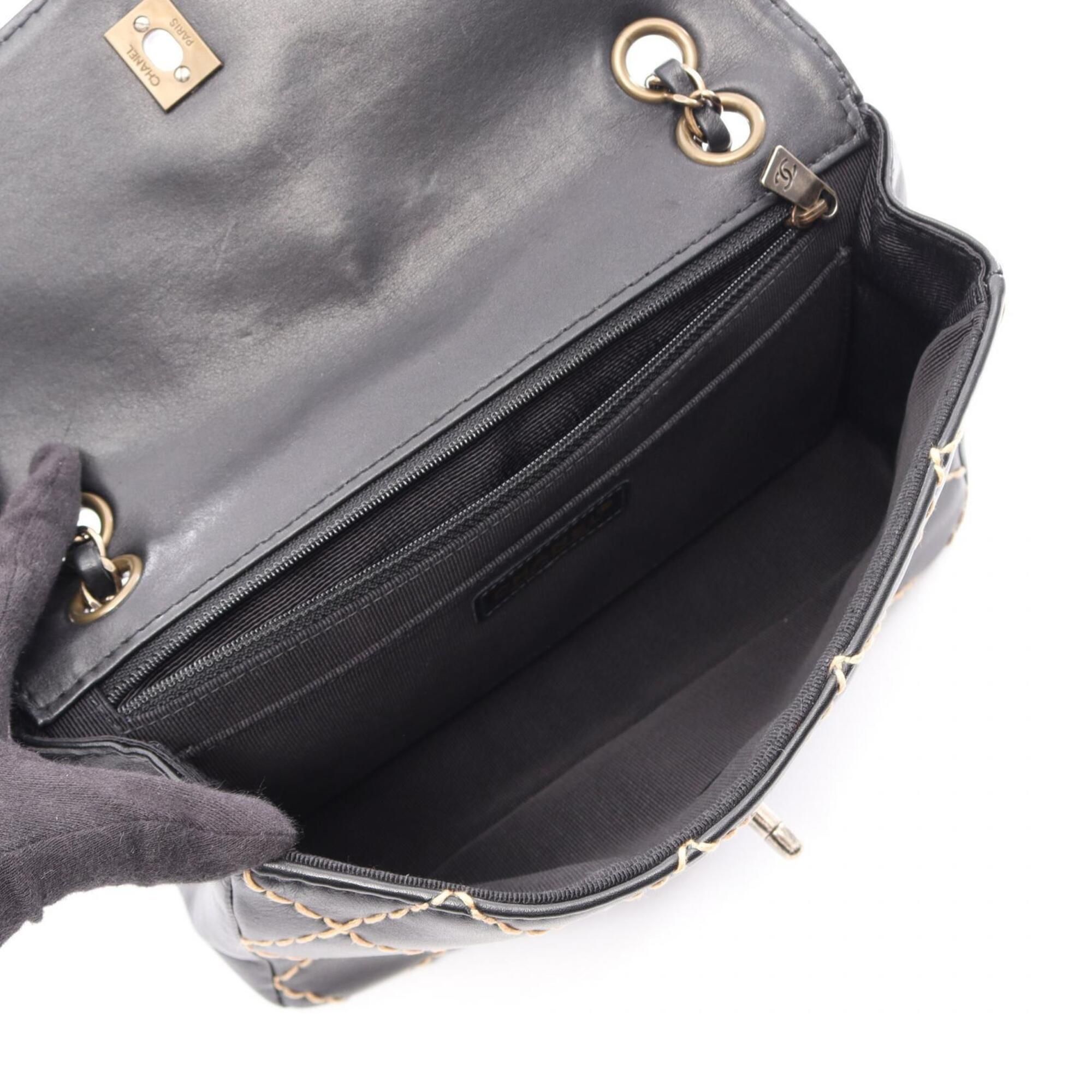 Wild Stitch Leather Handbag Shoulder Bag (Pre-Owned) - Chanel - Modalova