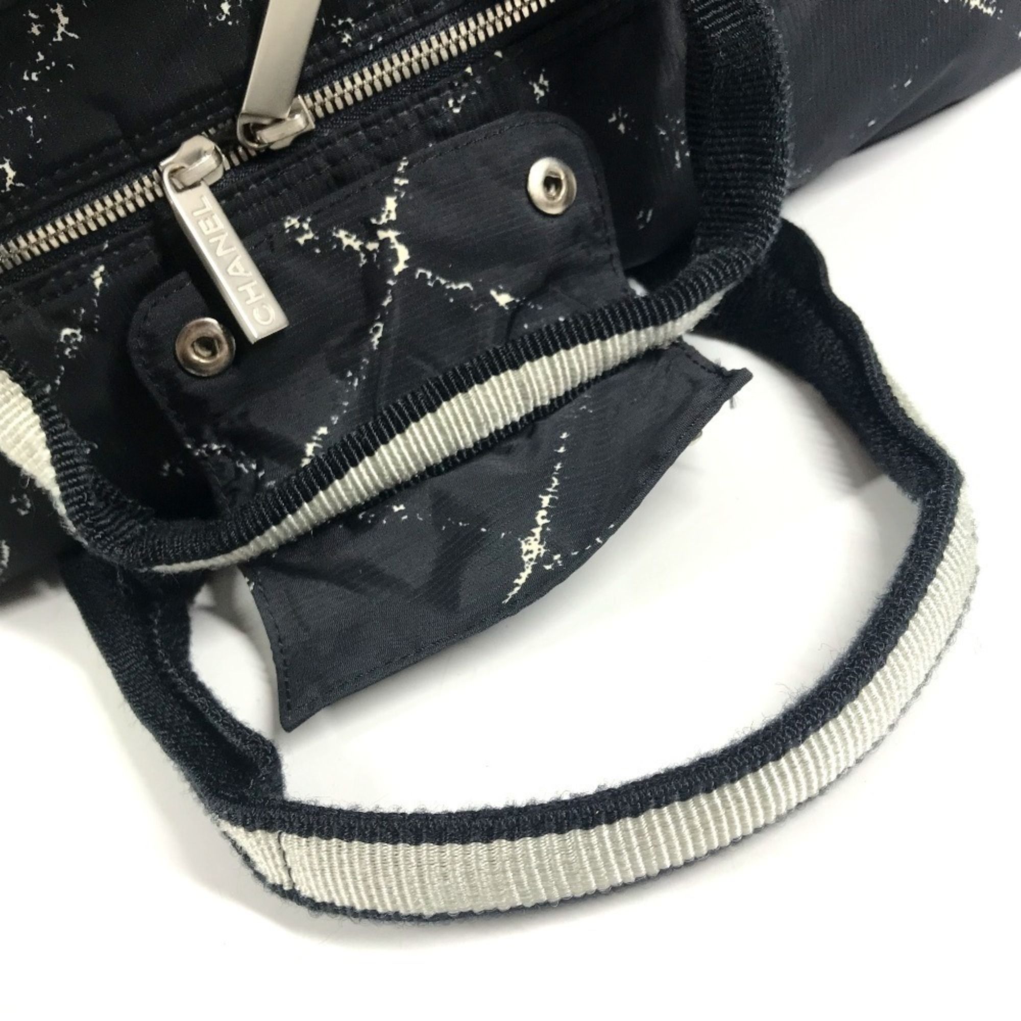 Nylon Boston Bag Shoulder Bag (Pre-Owned) - Chanel - Modalova