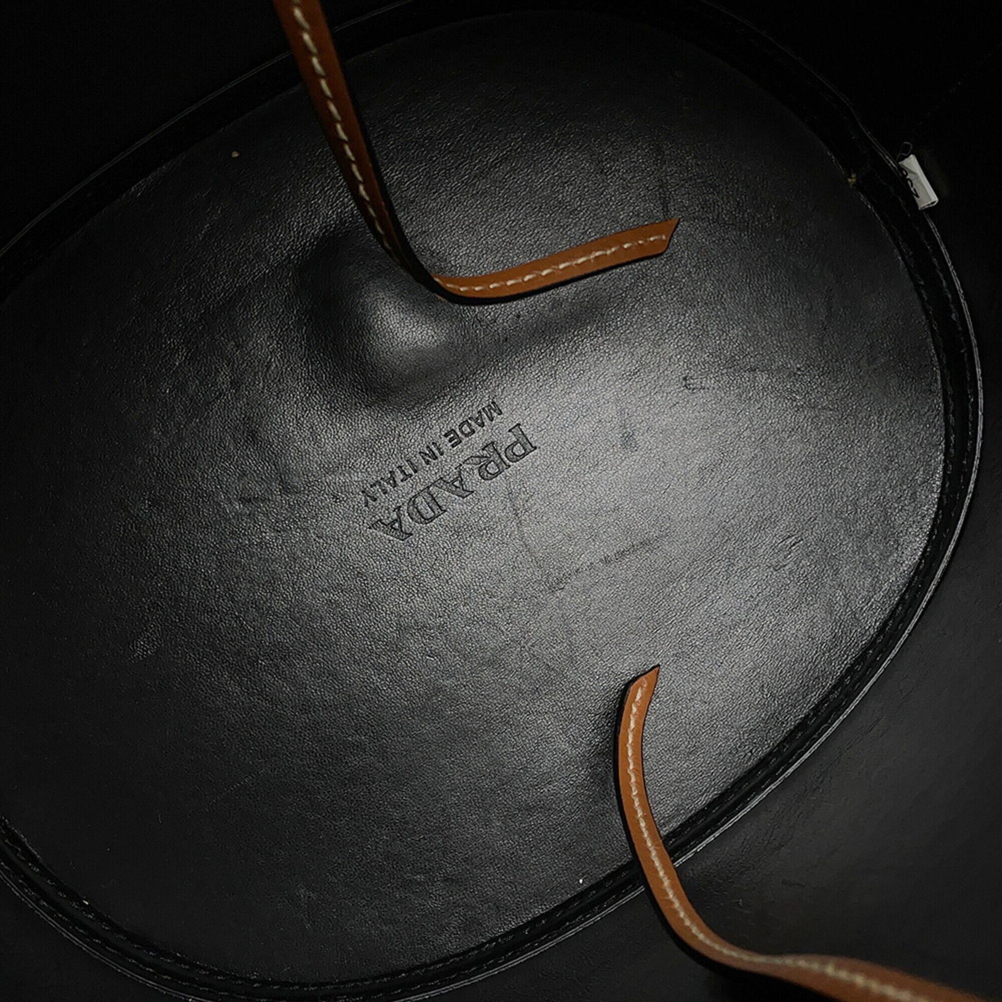 Leather Handbag Shoulder Bag (Pre-Owned) - Prada - Modalova
