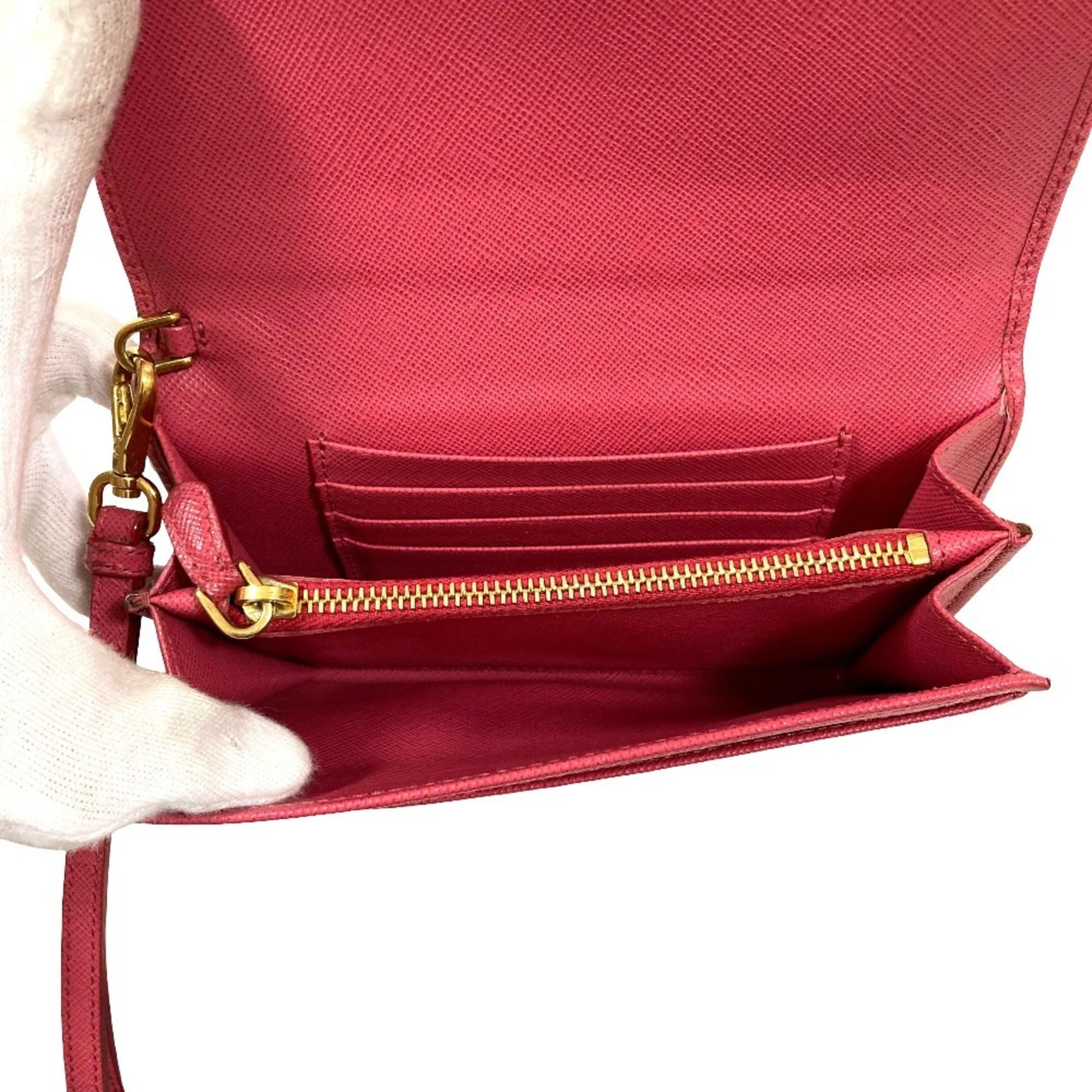 Saffiano Wallet (Bi-Fold) (Pre-Owned) - Prada - Modalova