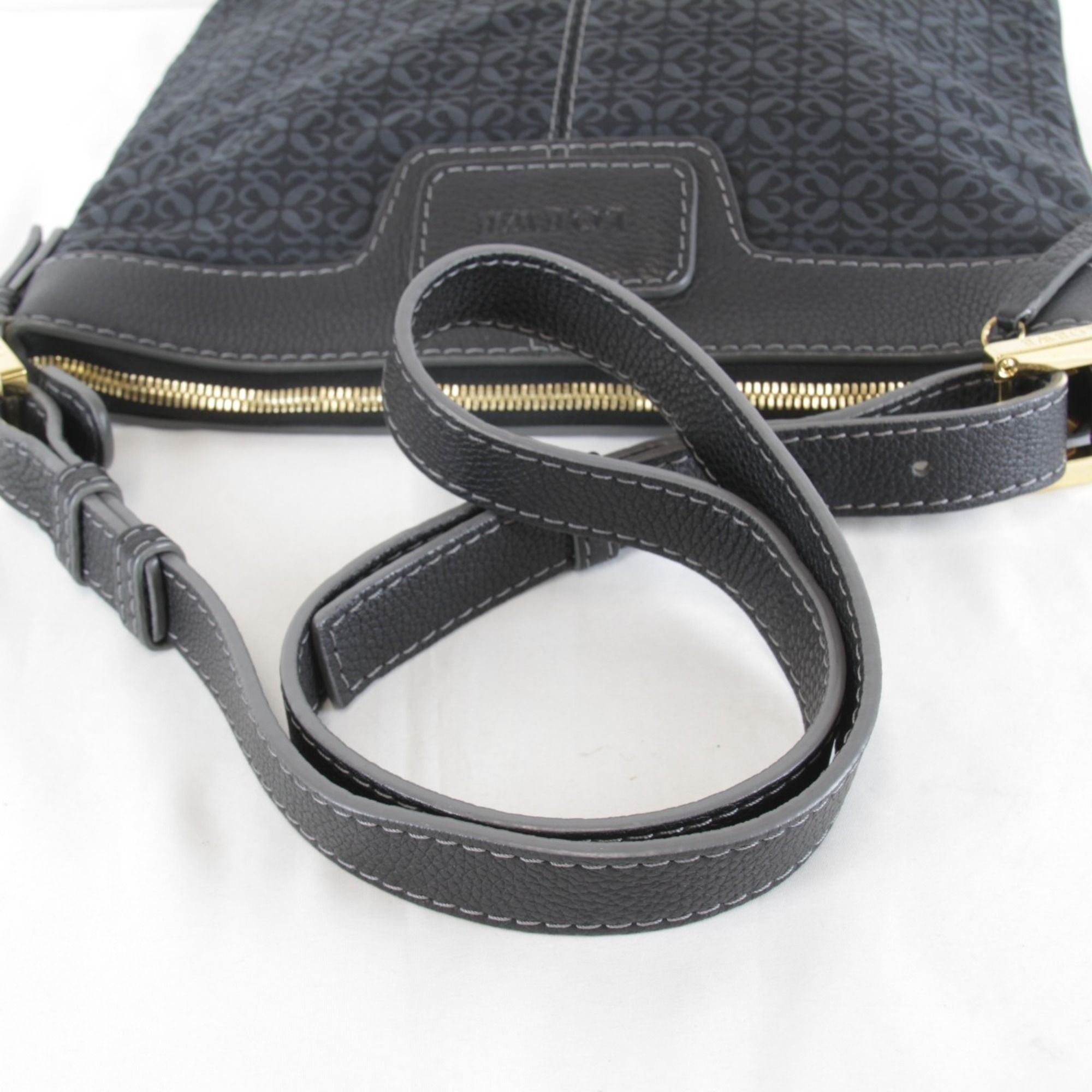 Canvas Shoulder Bag (Pre-Owned) - Loewe - Modalova