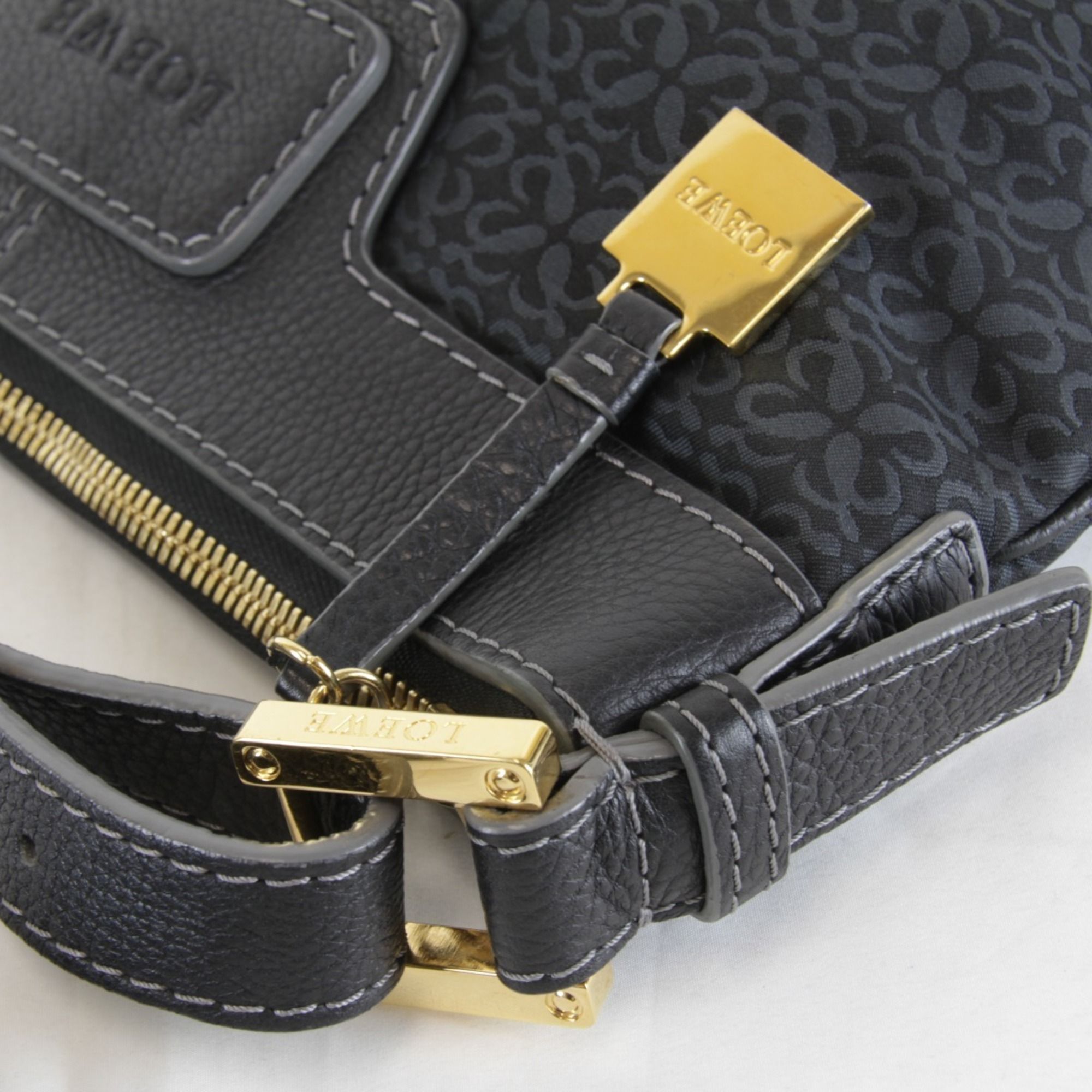 Canvas Shoulder Bag (Pre-Owned) - Loewe - Modalova