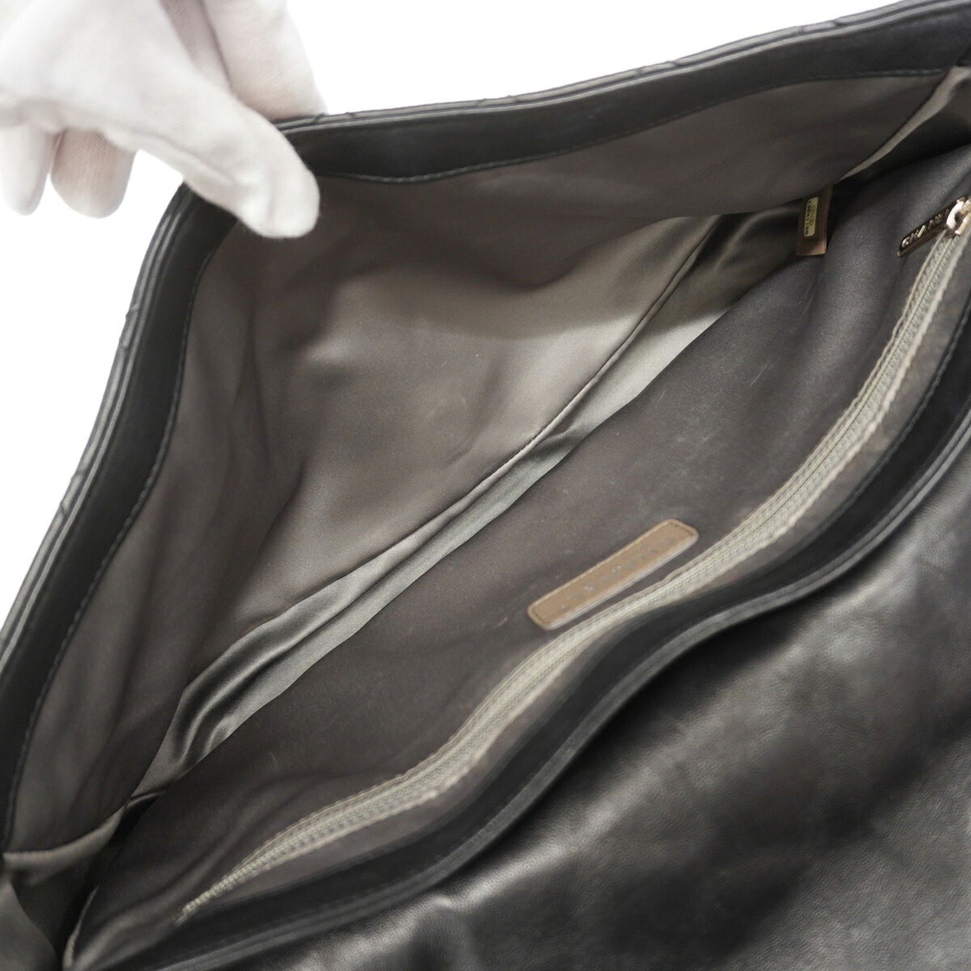 Leather Shoulder Bag (Pre-Owned) - Chanel - Modalova