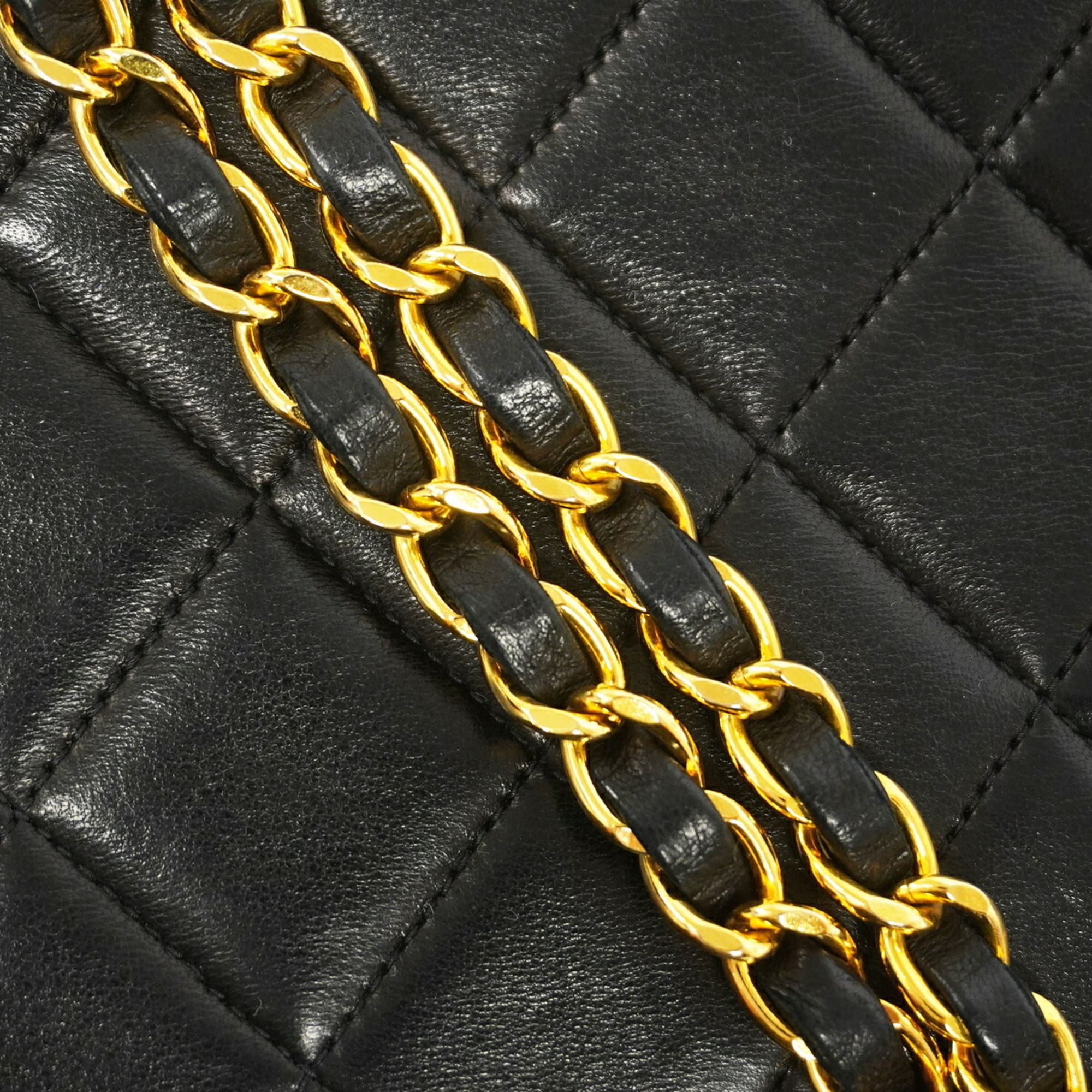 Leather Shoulder Bag (Pre-Owned) - Chanel - Modalova