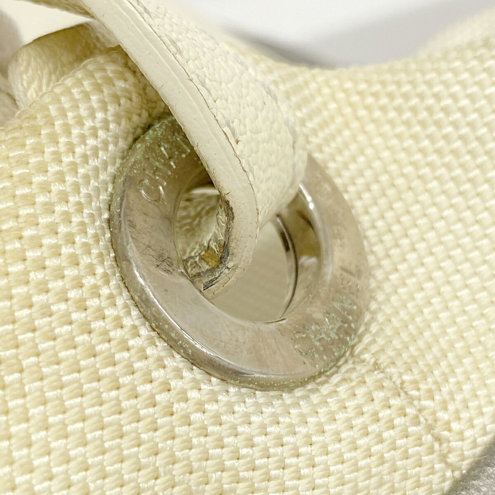 Canvas Shoulder Bag (Pre-Owned) - Chanel - Modalova