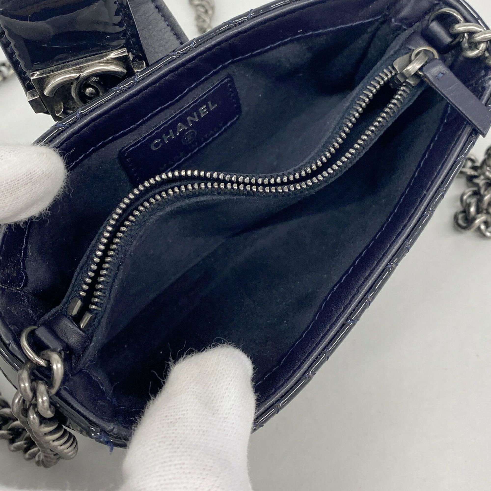 Patent Leather Shoulder Bag (Pre-Owned) - Chanel - Modalova