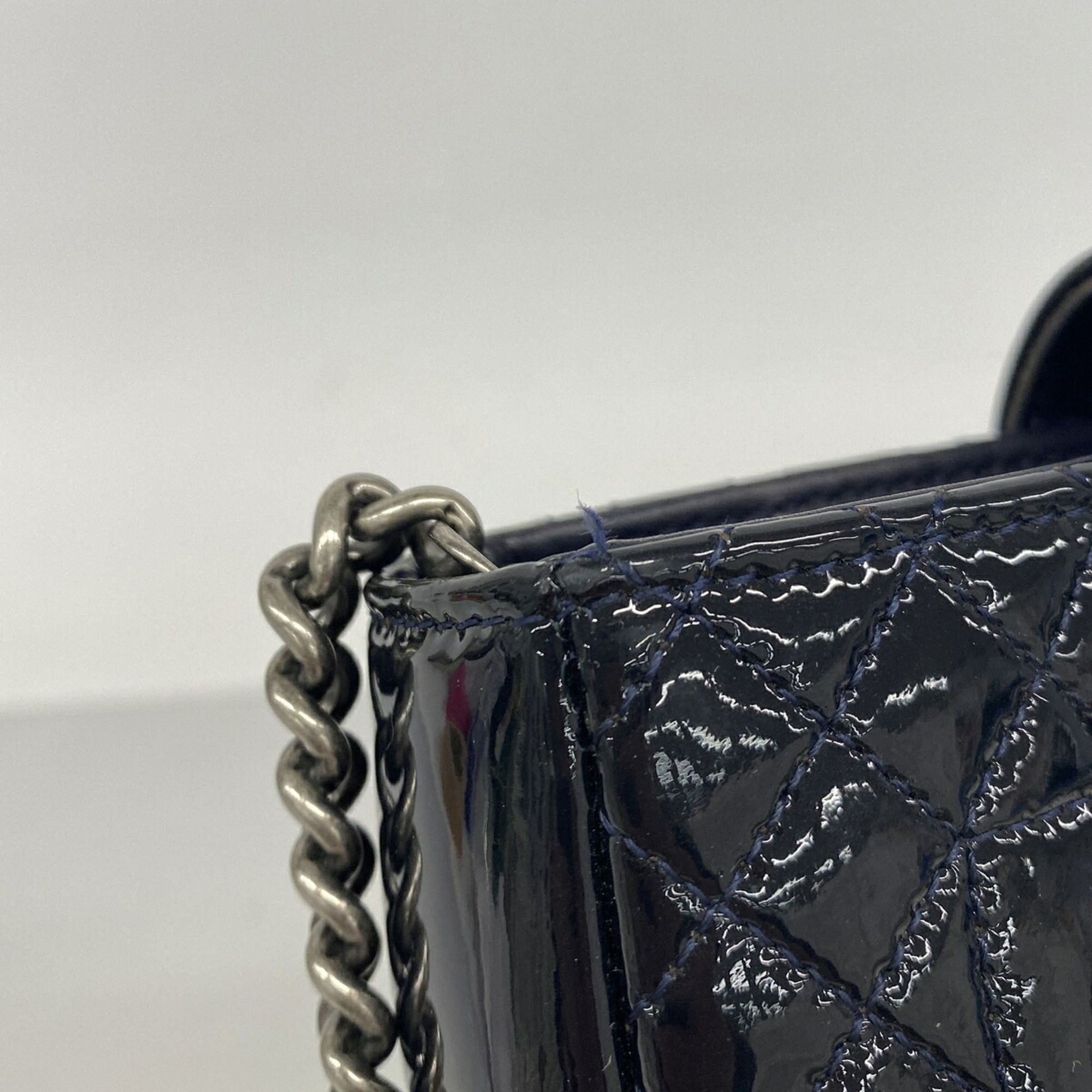 Patent Leather Shoulder Bag (Pre-Owned) - Chanel - Modalova