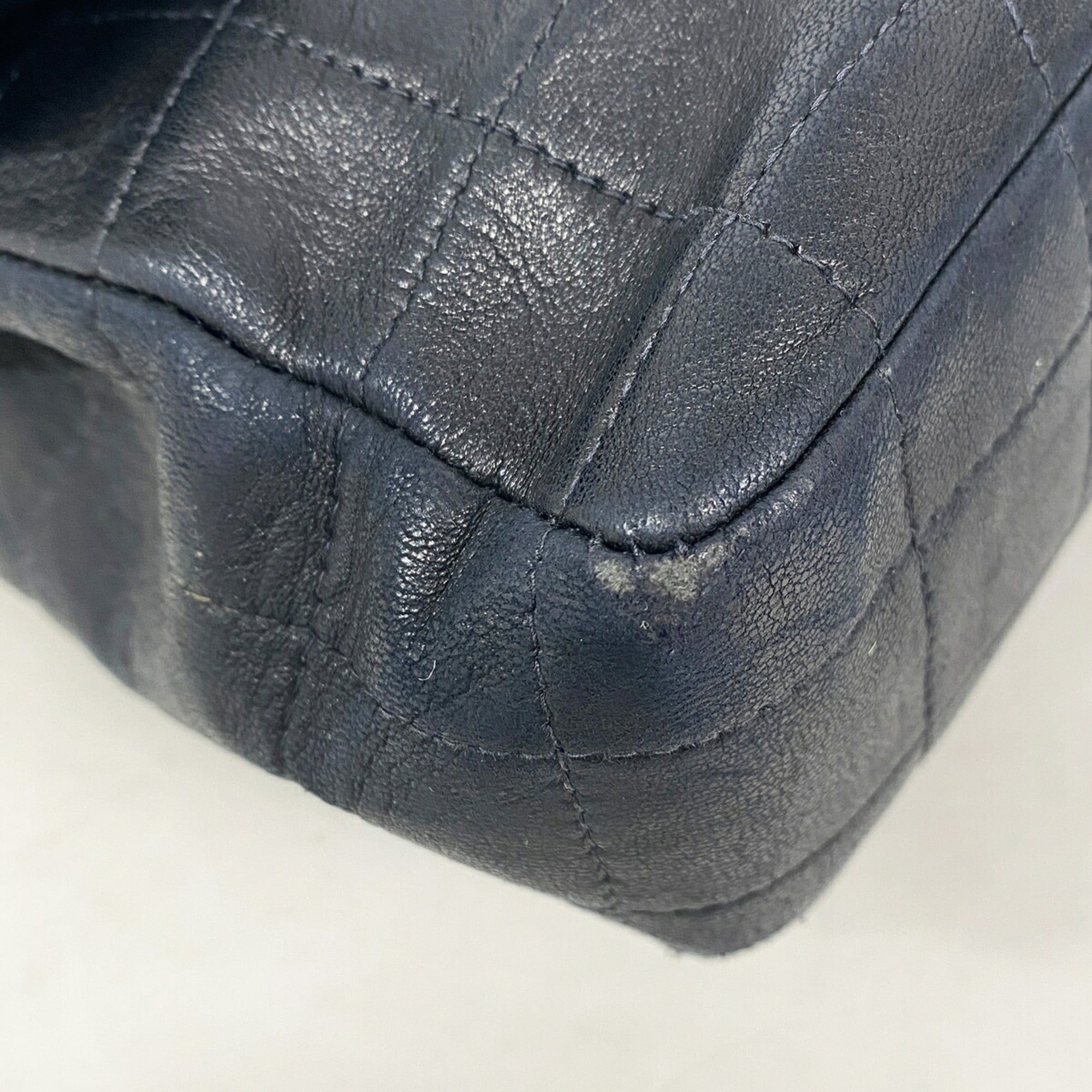 Leather Shoulder Bag (Pre-Owned) - Chanel - Modalova