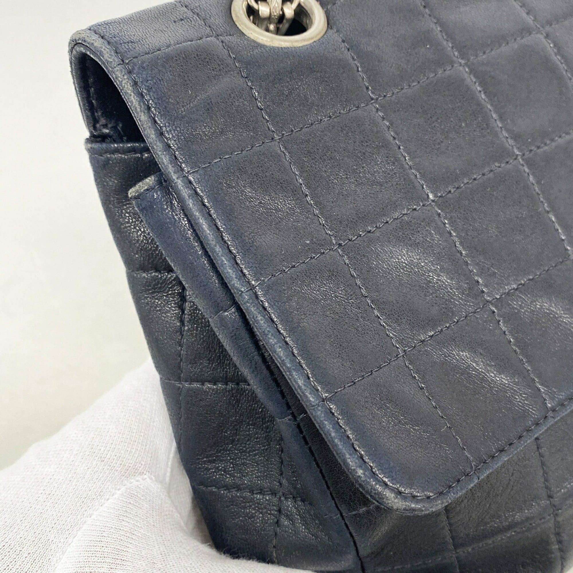 Leather Shoulder Bag (Pre-Owned) - Chanel - Modalova