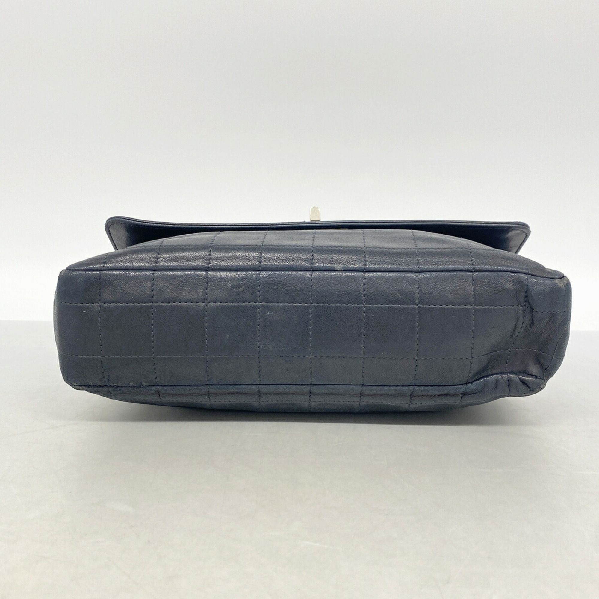 Leather Shoulder Bag (Pre-Owned) - Chanel - Modalova