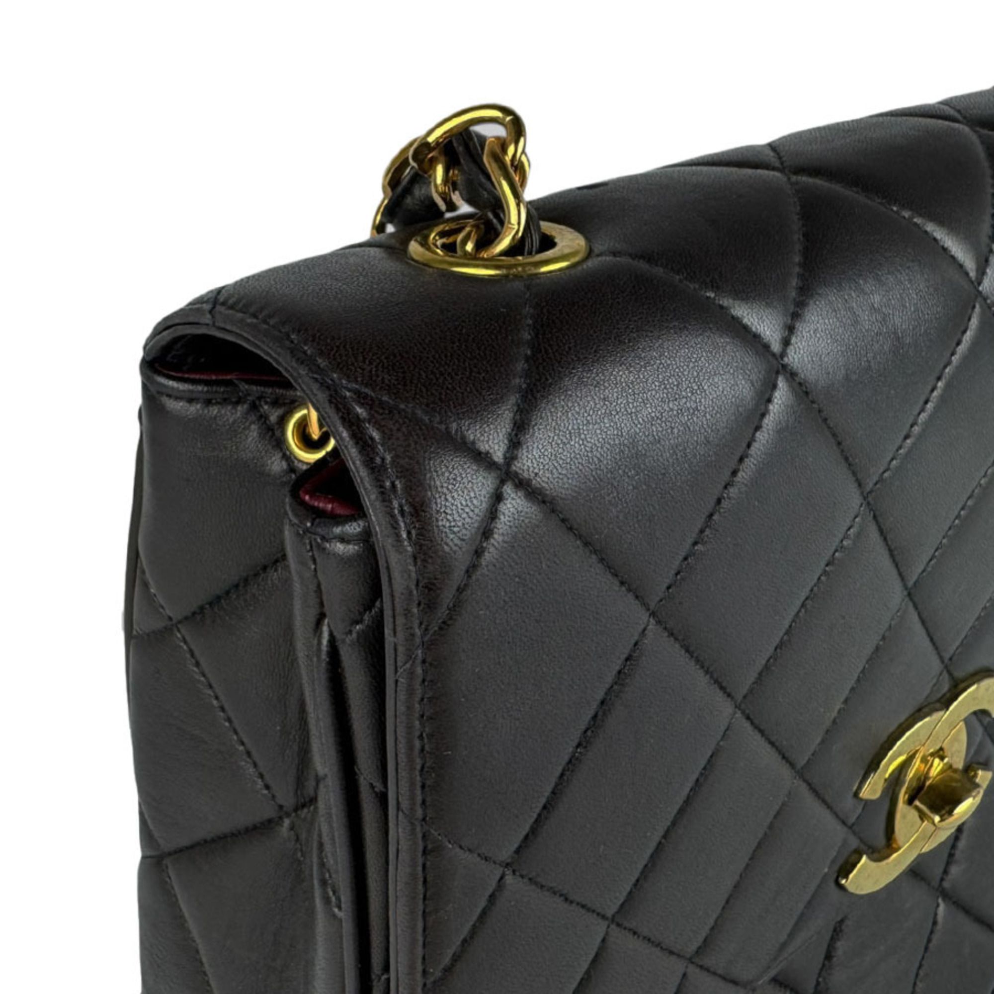 Leather Shoulder Bag (Pre-Owned) - Chanel - Modalova