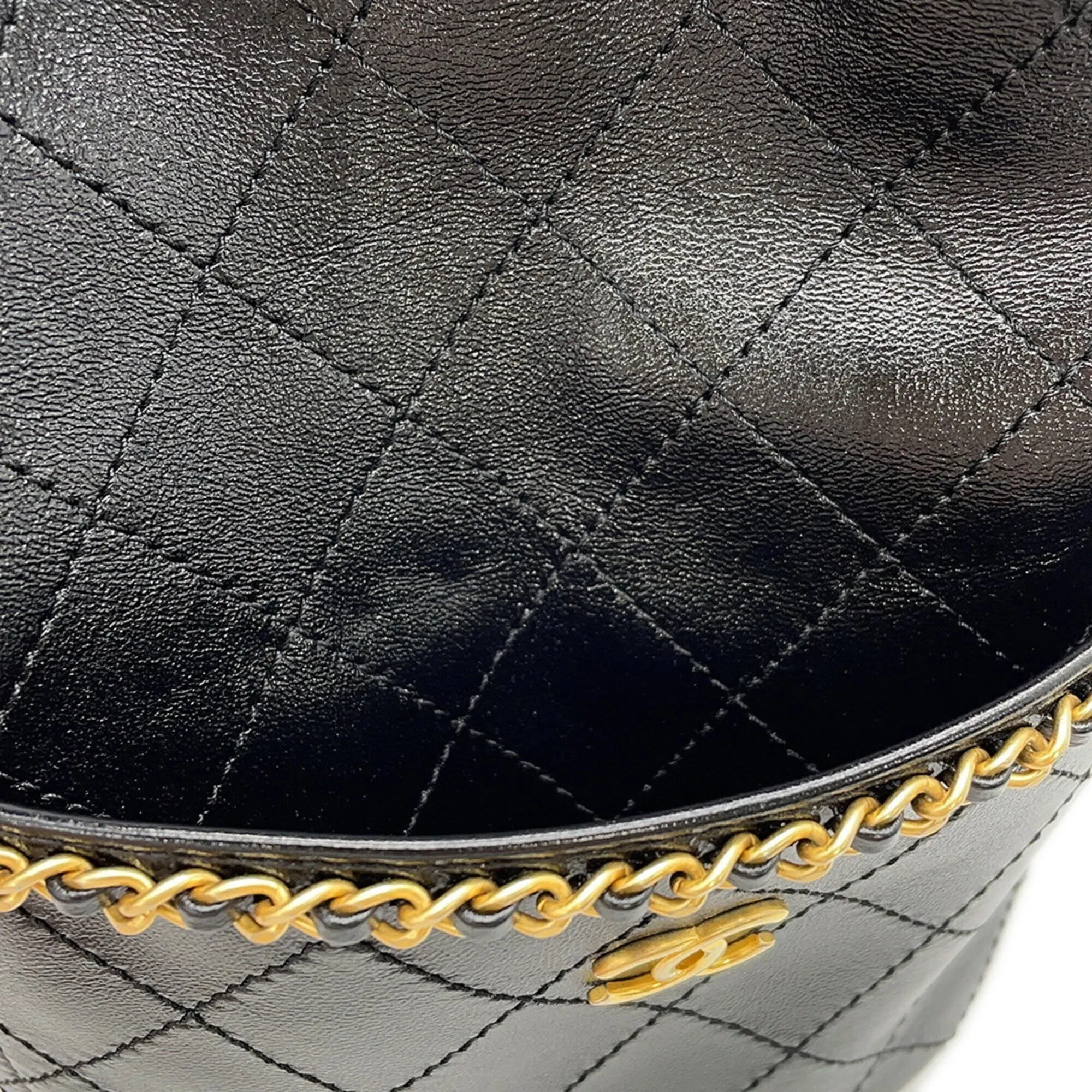 Matelasse Leather Handbag Shoulder Bag (Pre-Owned) - Chanel - Modalova