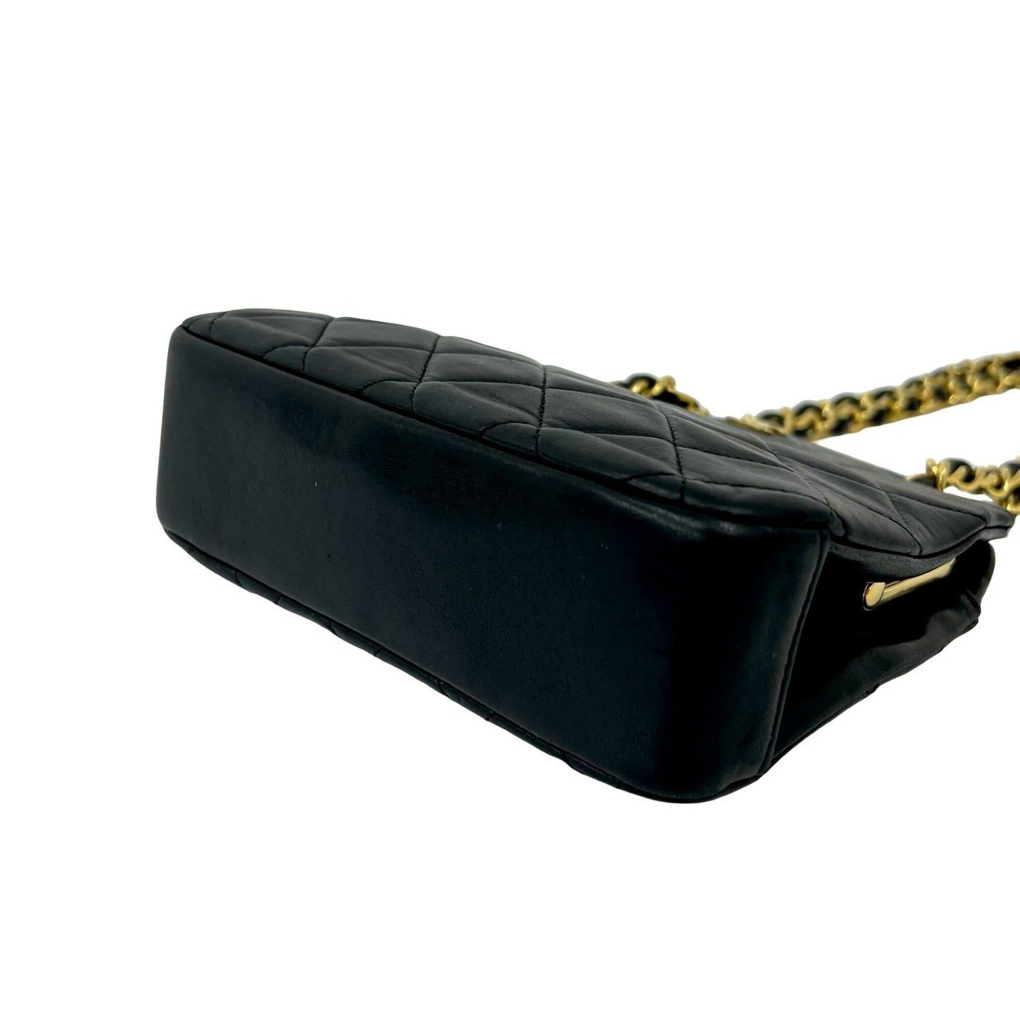 Leather Shoulder Bag (Pre-Owned) - Chanel - Modalova