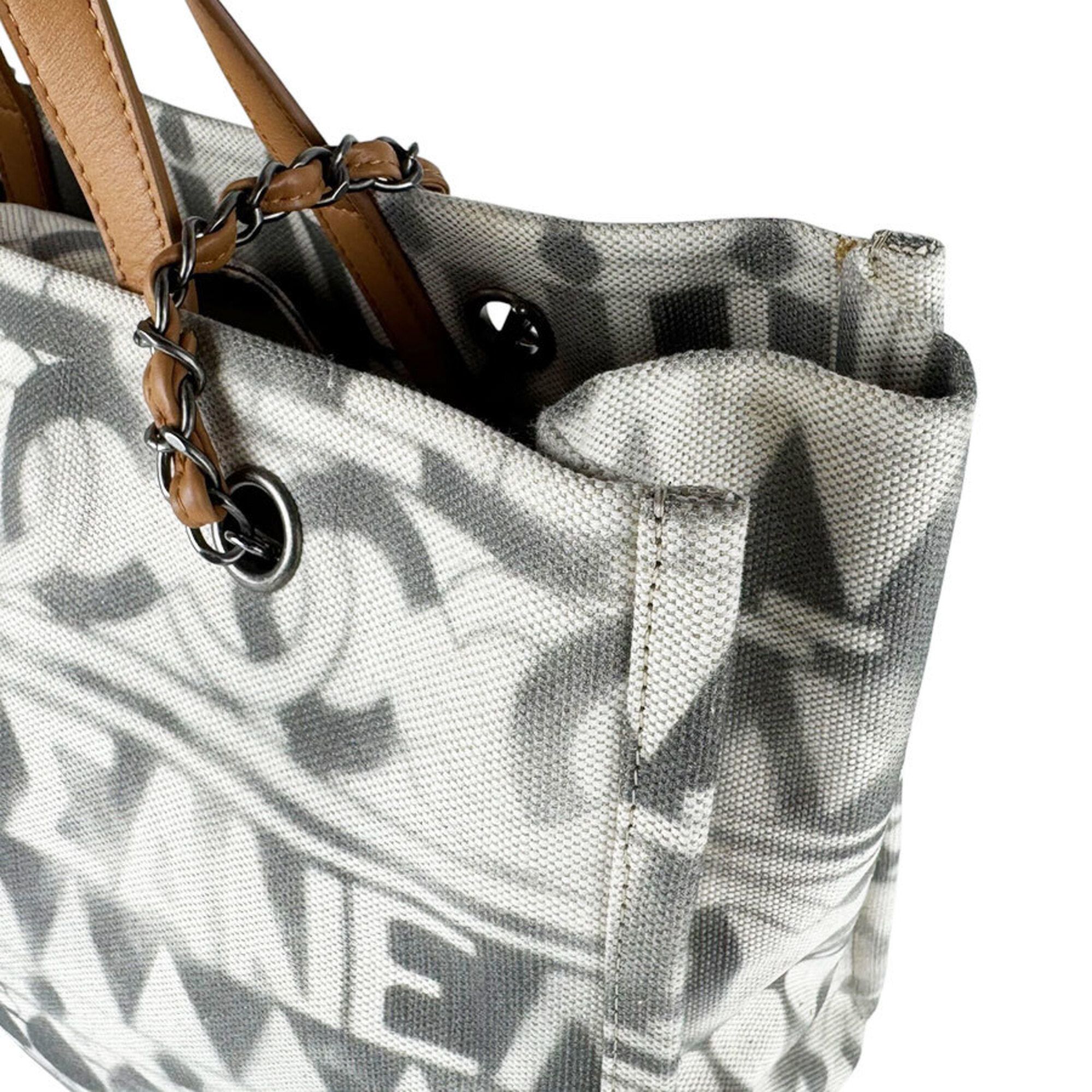 Canvas Leather Handbag Shoulder Bag (Pre-Owned) - Chanel - Modalova