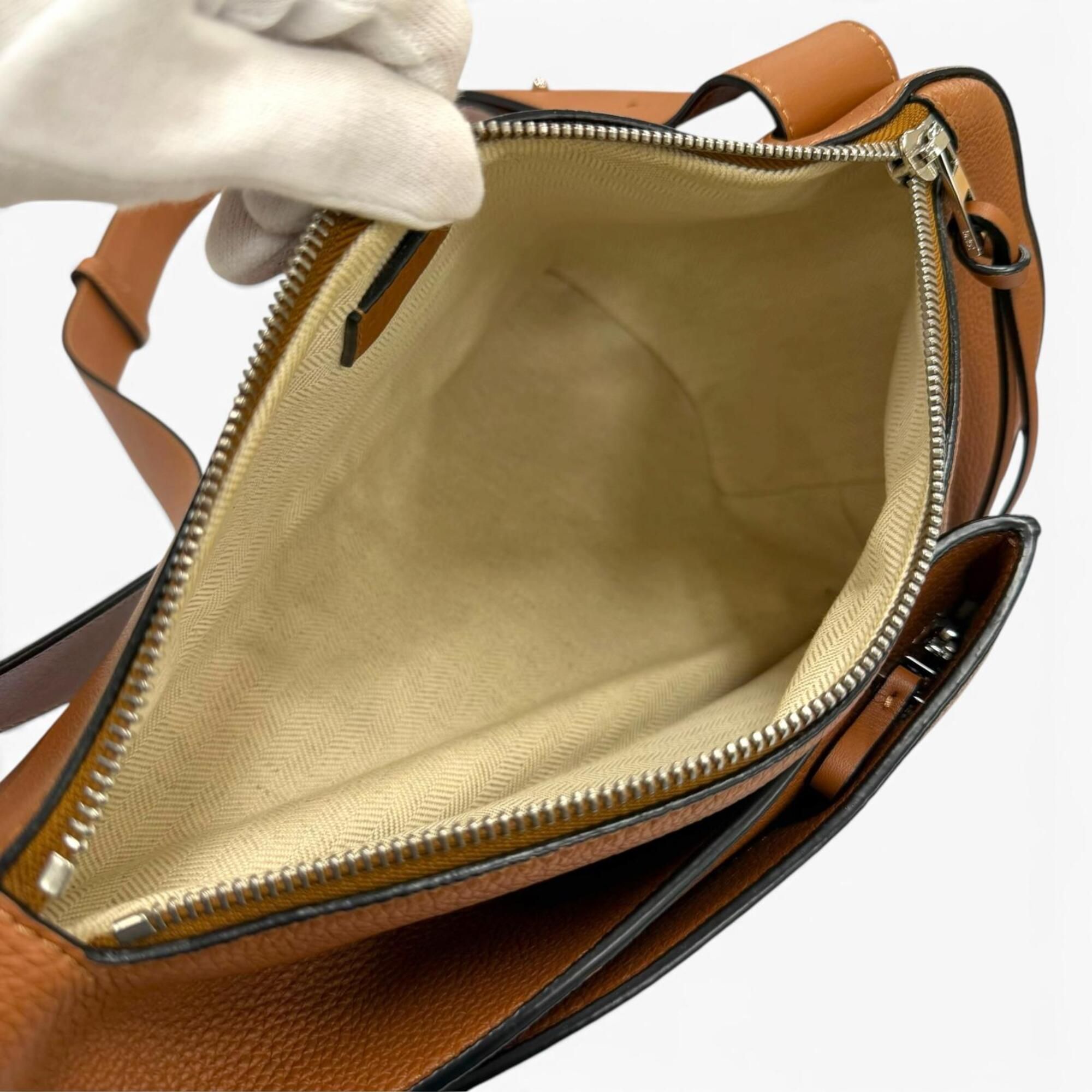 Leather Shoulder Bag (Pre-Owned) - Loewe - Modalova