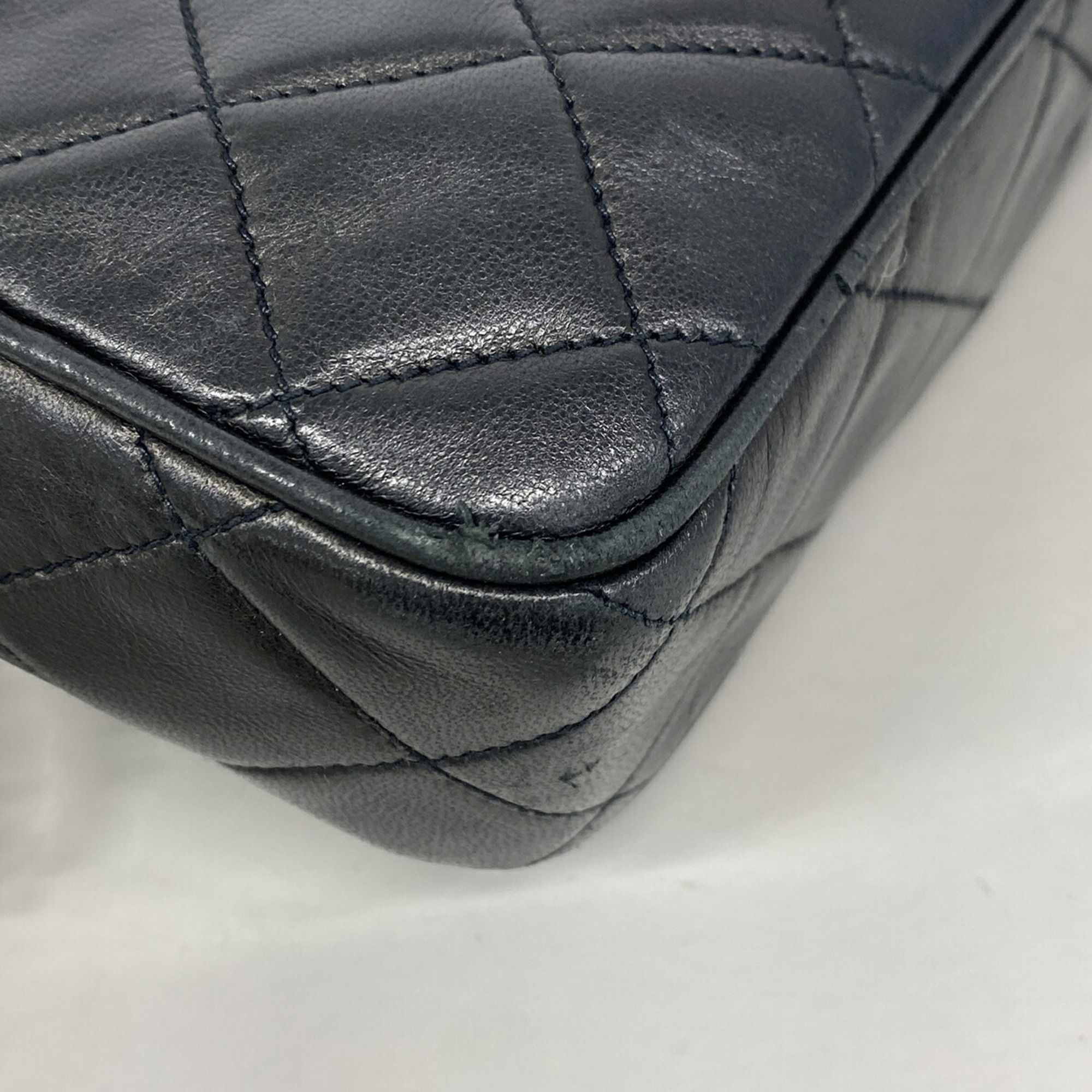 Leather Shoulder Bag (Pre-Owned) - Chanel - Modalova