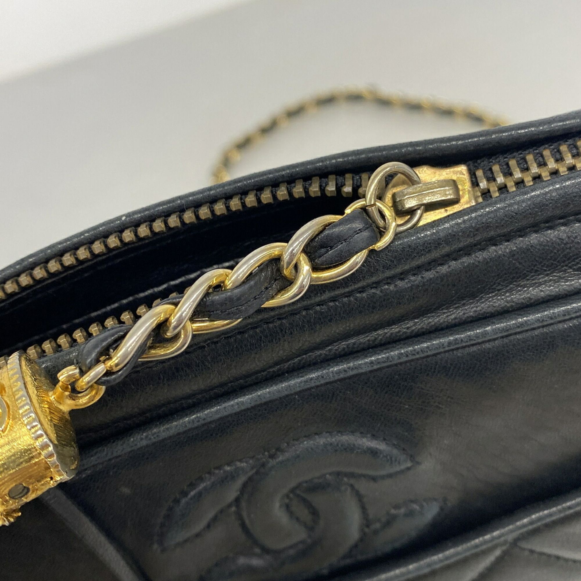 Leather Shoulder Bag (Pre-Owned) - Chanel - Modalova