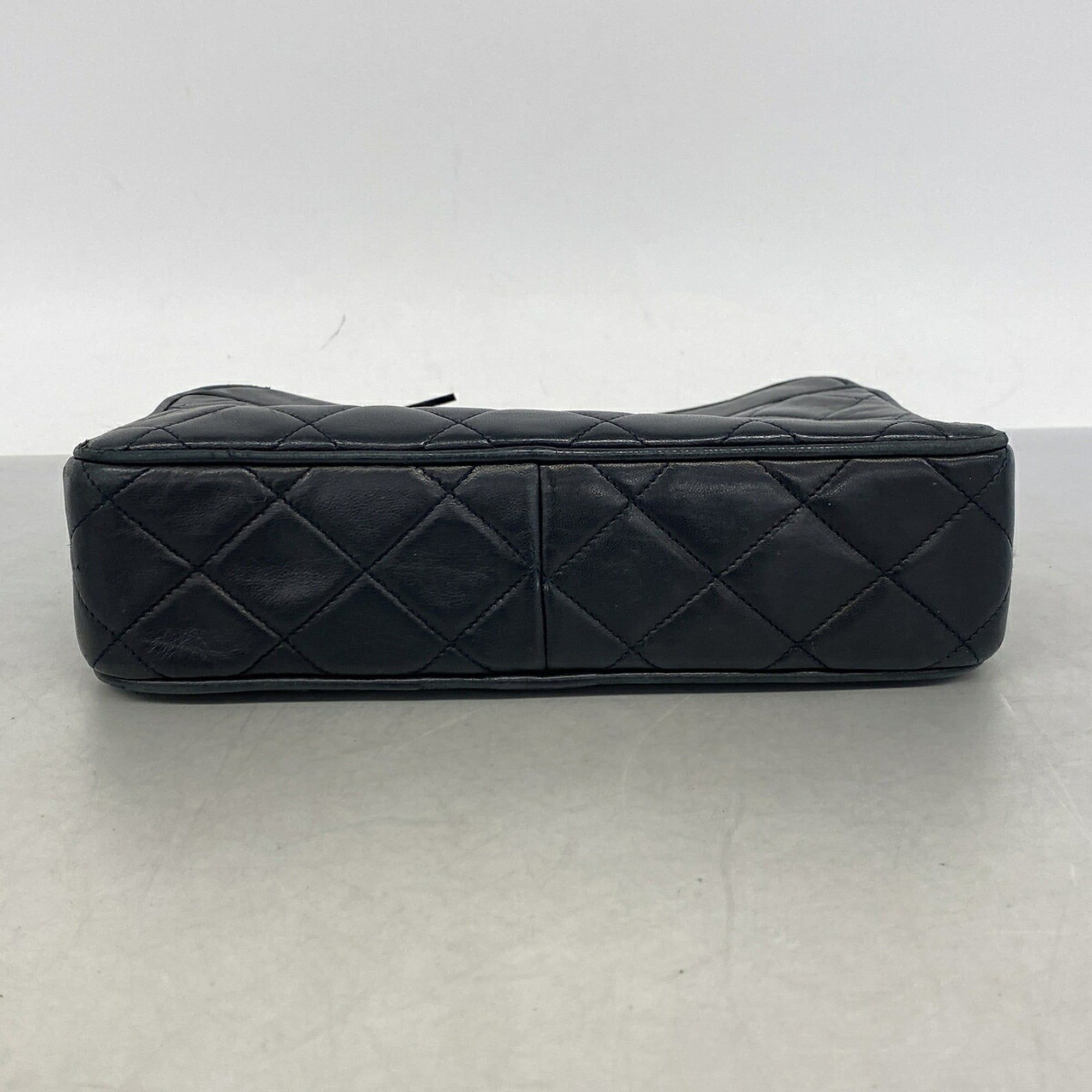 Leather Shoulder Bag (Pre-Owned) - Chanel - Modalova