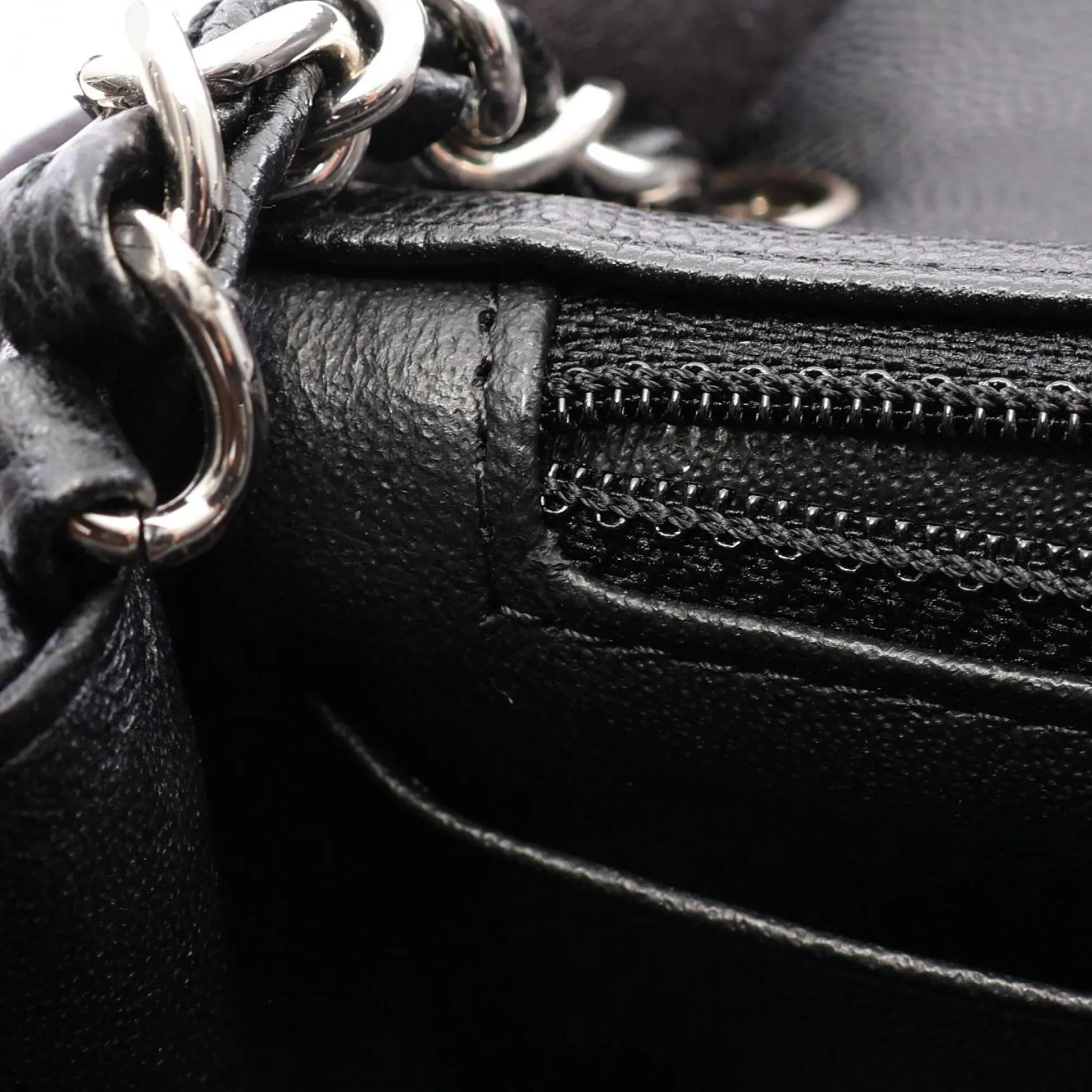 Grained Calfskin Handbag Shoulder Bag (Pre-Owned) - Chanel - Modalova