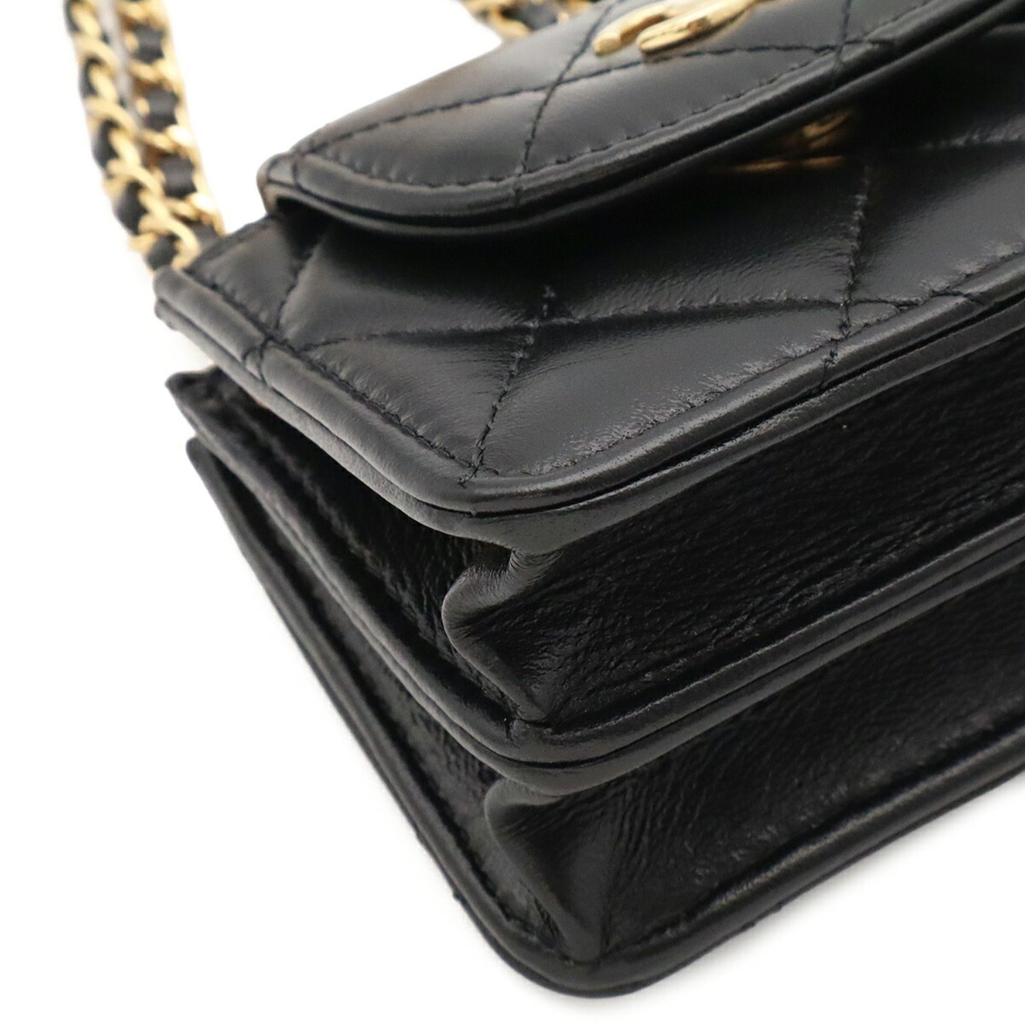 Matelasse Leather Pochette Shoulder Bag (Pre-Owned) - Chanel - Modalova