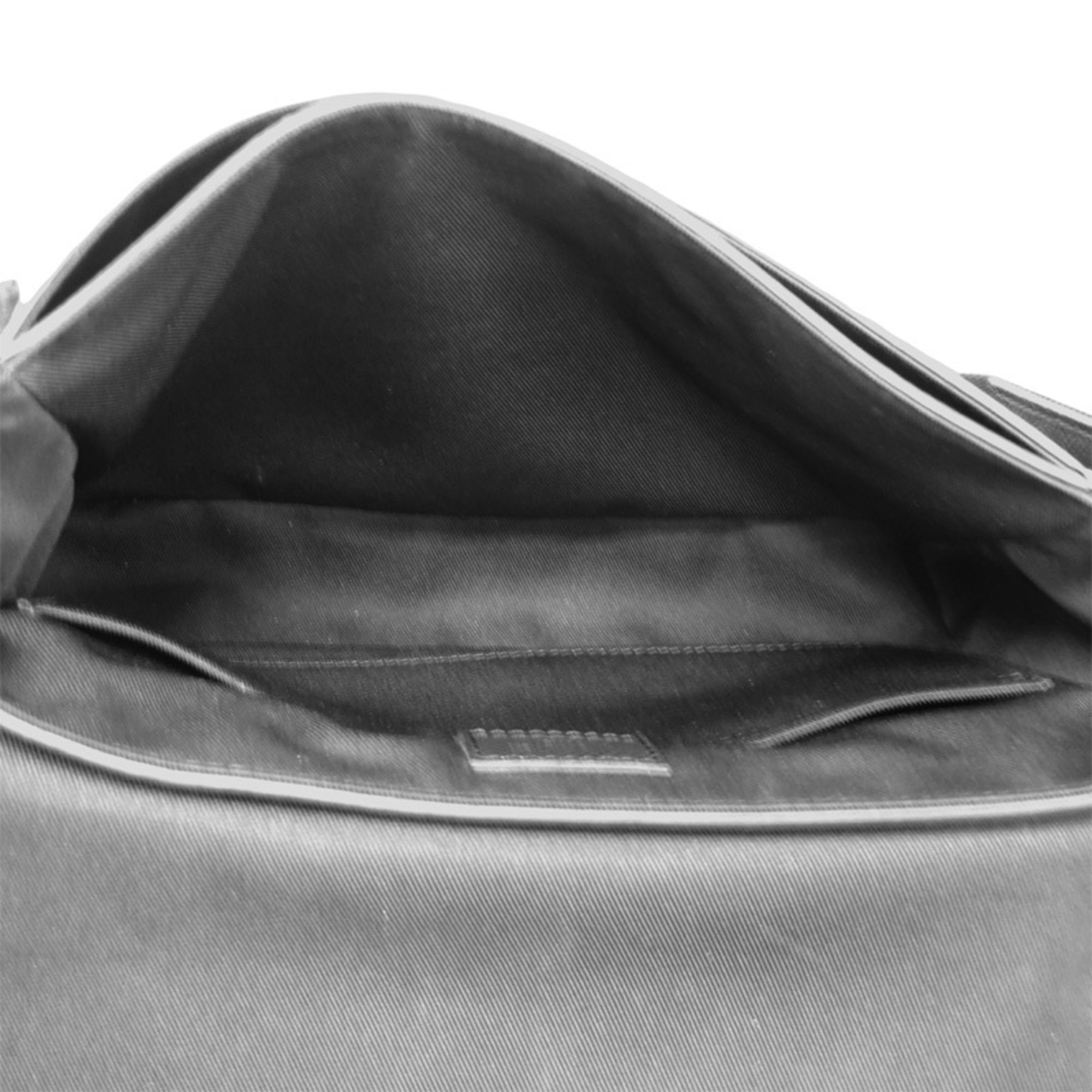 Taiga Leather Shoulder Bag (Pre-Owned) - Louis Vuitton - Modalova