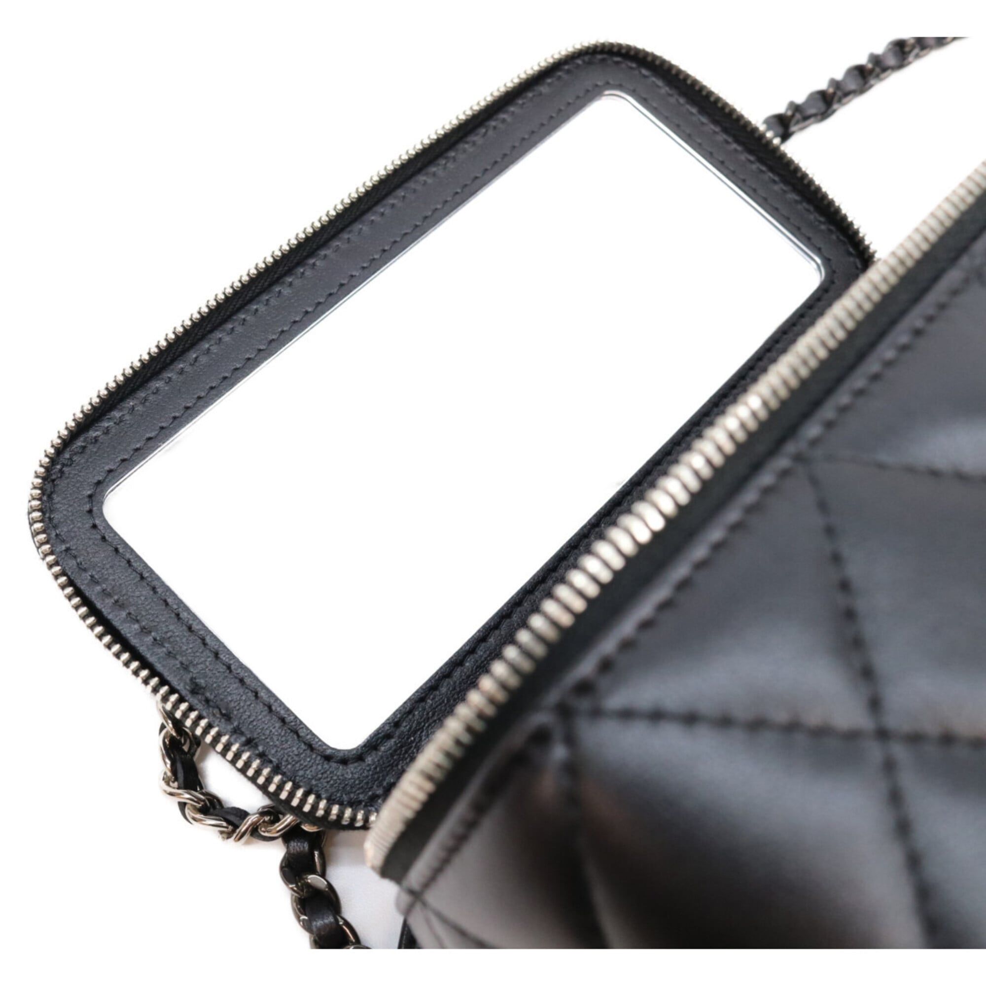 Leather Shoulder Bag (Pre-Owned) - Chanel - Modalova