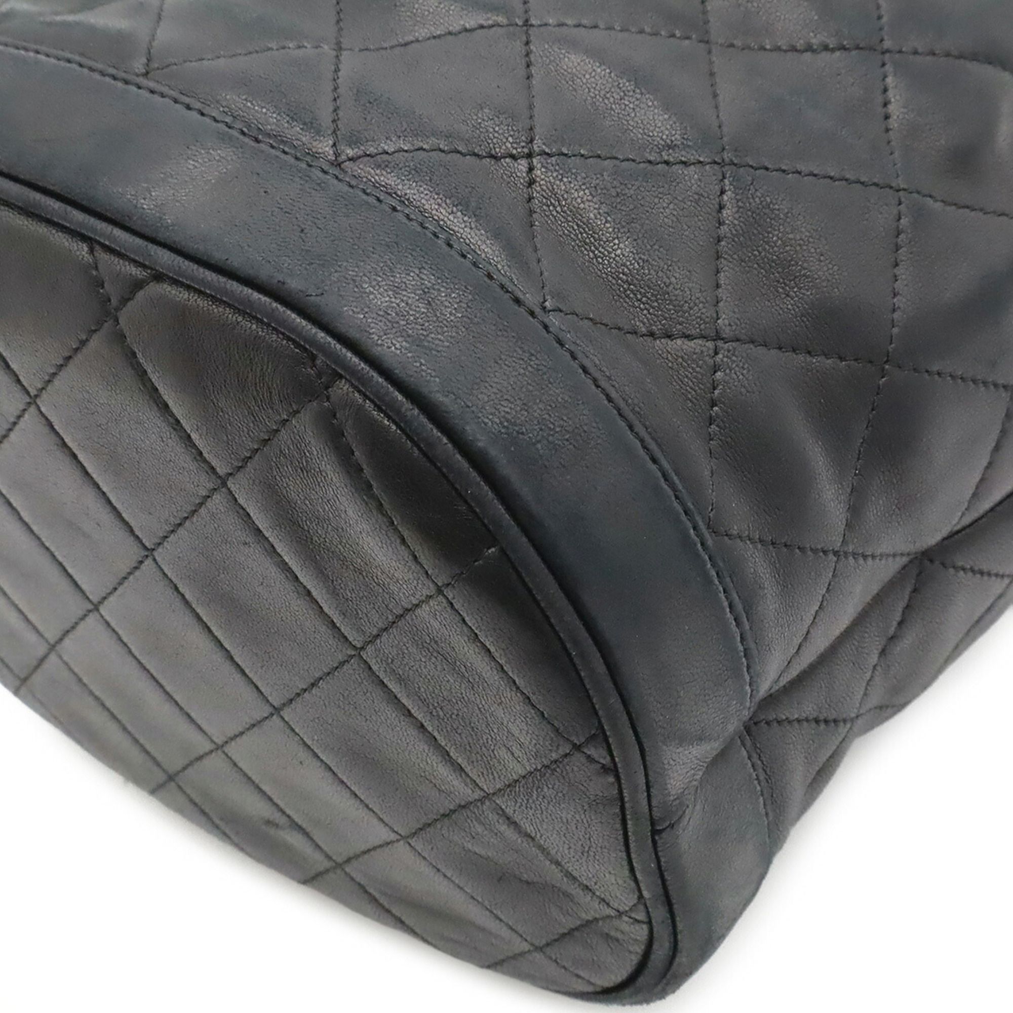 Matelasse Leather Shoulder Bag (Pre-Owned) - Chanel - Modalova